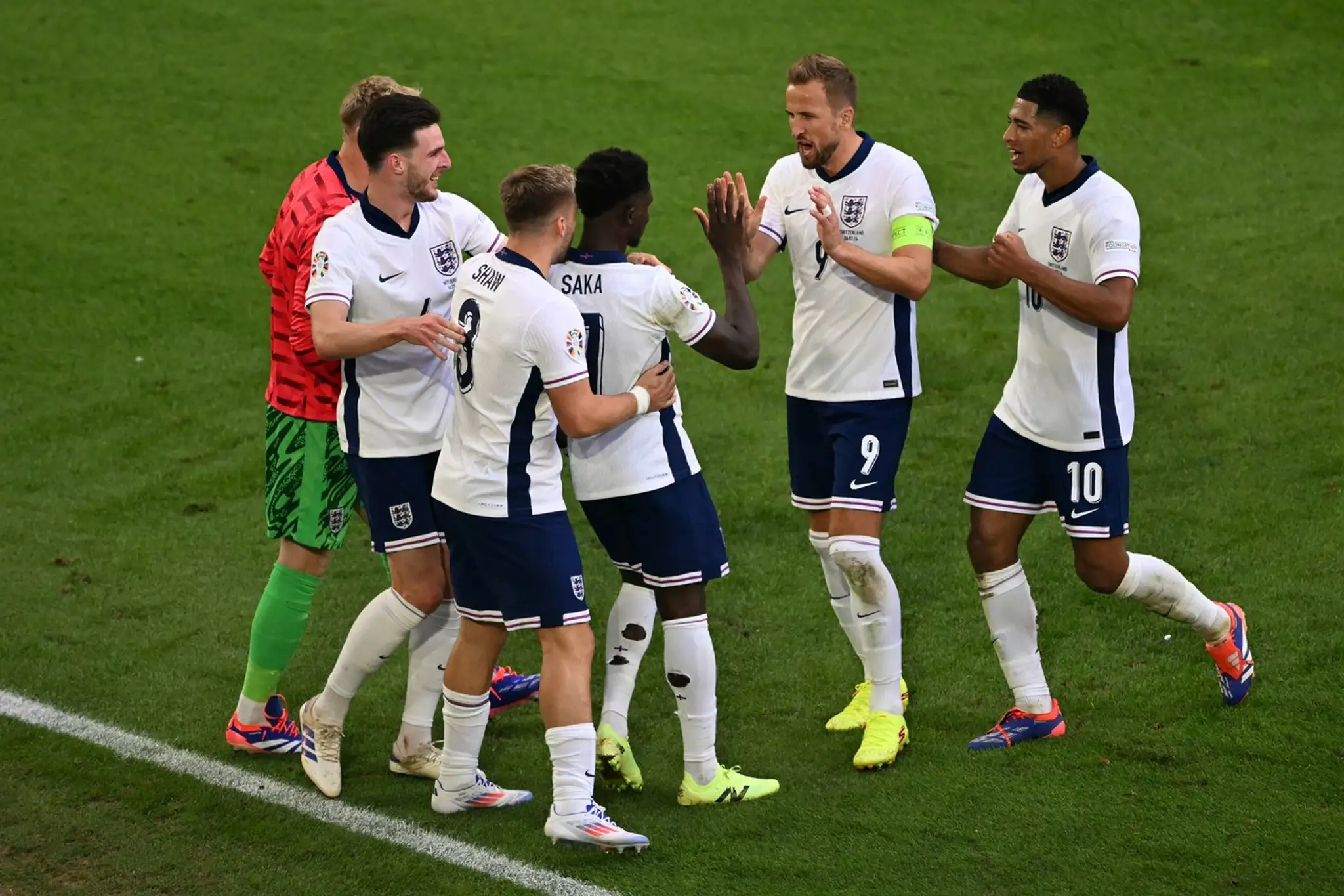 Harry Kane vrátil Anglicko do hry.