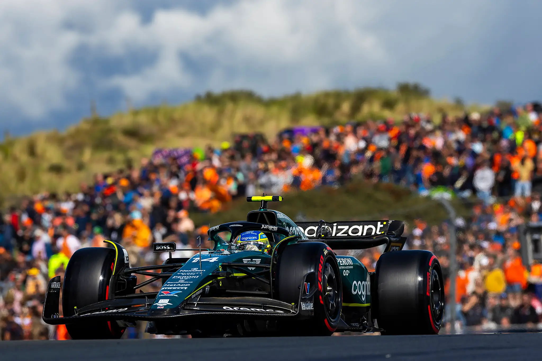 Fernando Alonso na trati v Holandsku.