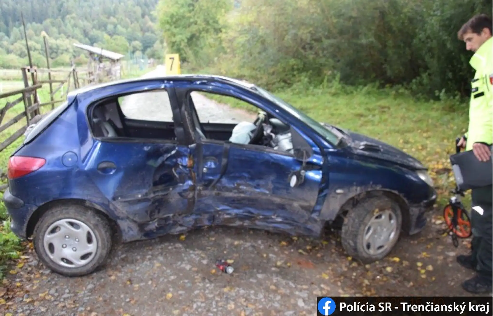 Zničené auto.