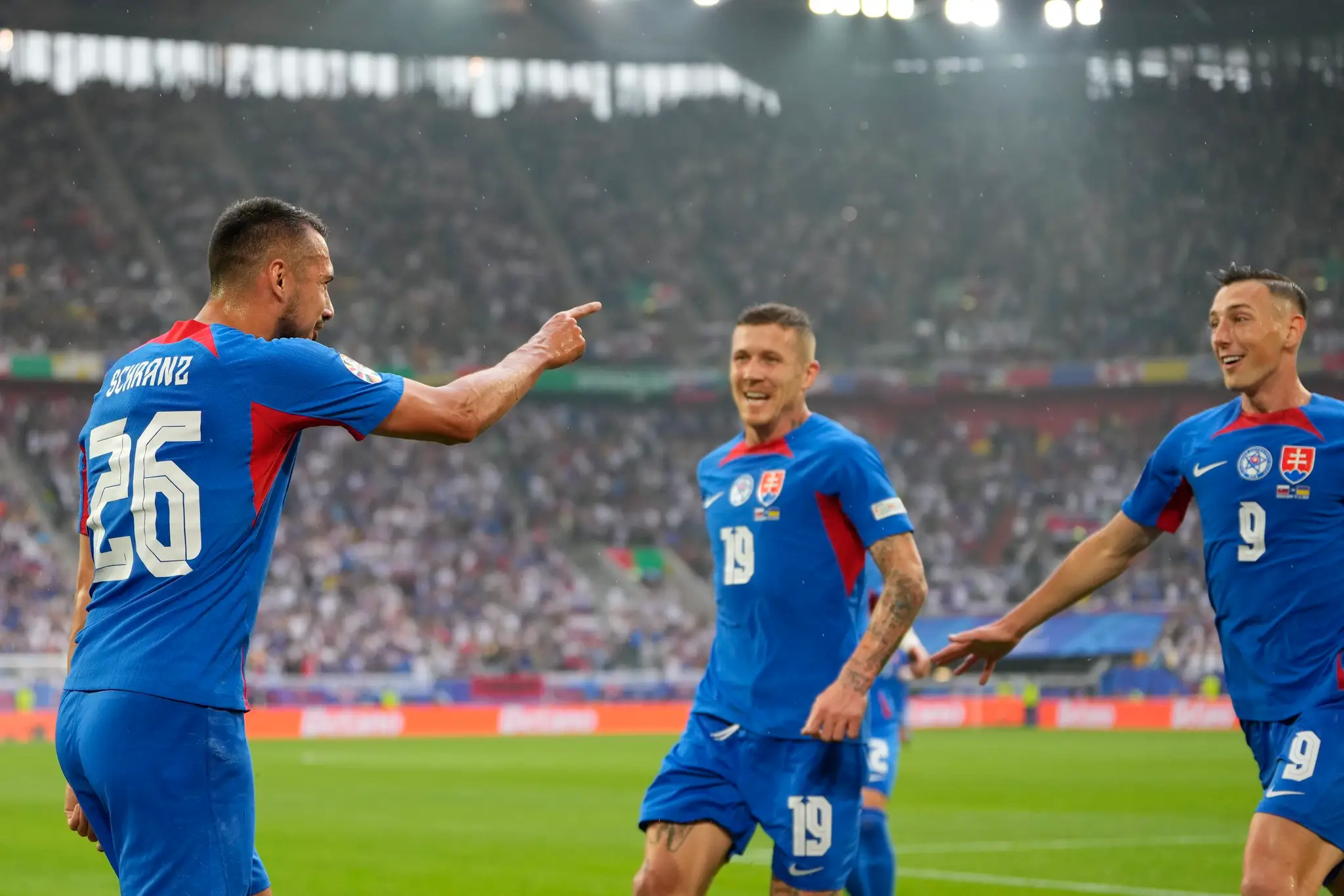 Radosť Slovákov po góle Ivana Schranza