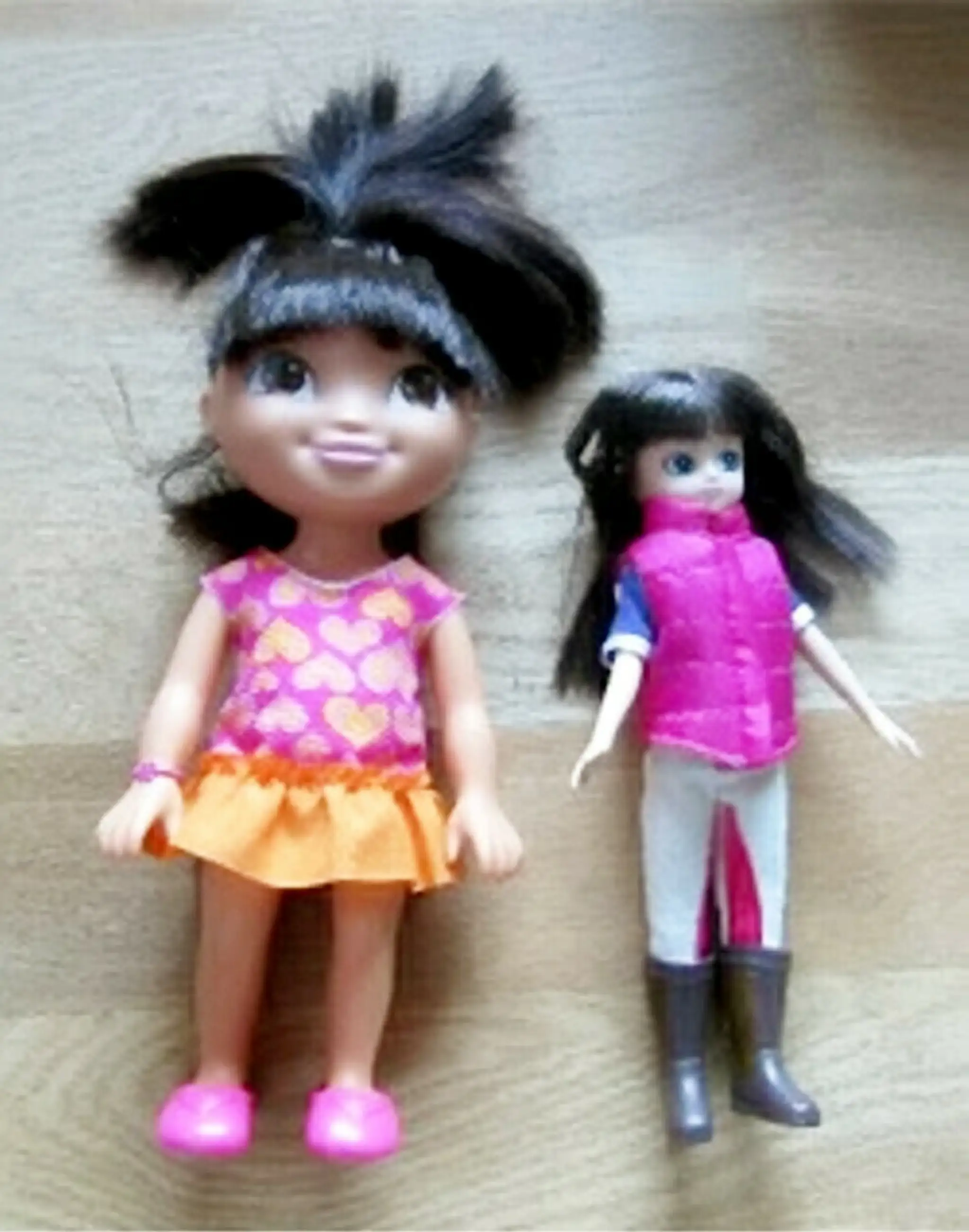 Bábiky Lottie a Dora s realistickejšími modelmi tiel.