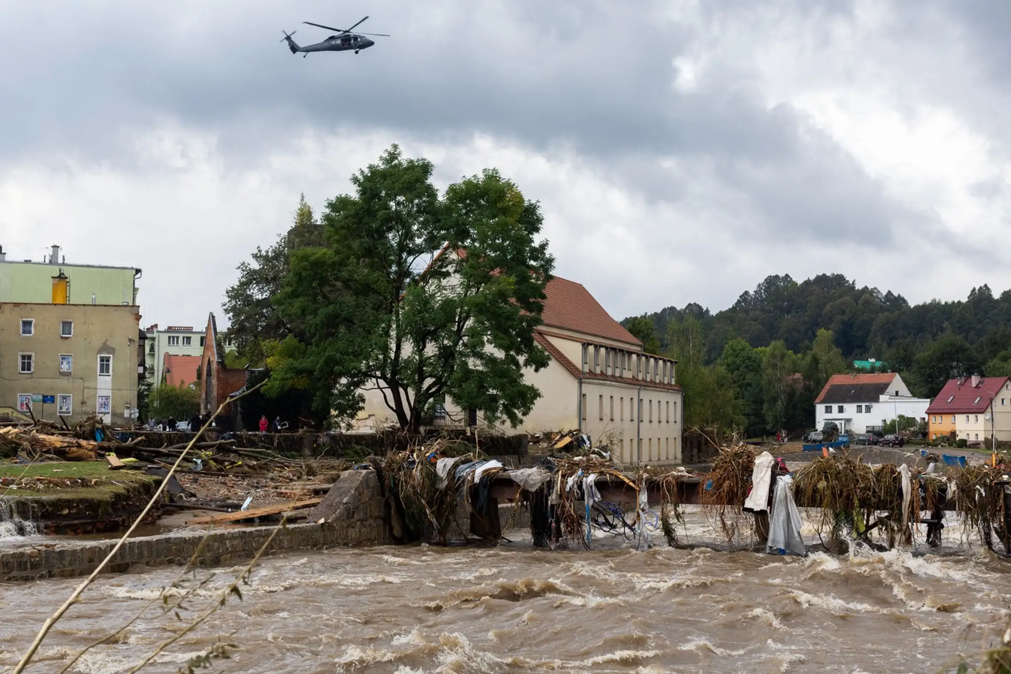 Kúpeľné mestečko Lądek-Zdrój zdevastované po záplavách.