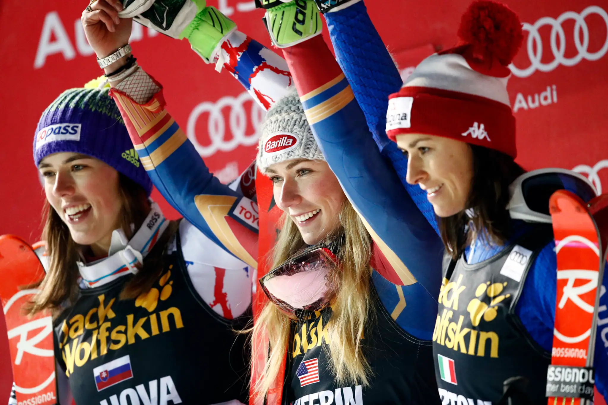 Finále paralelného slalomu - vľavo Vlhová a vpravo Shiffrinová.