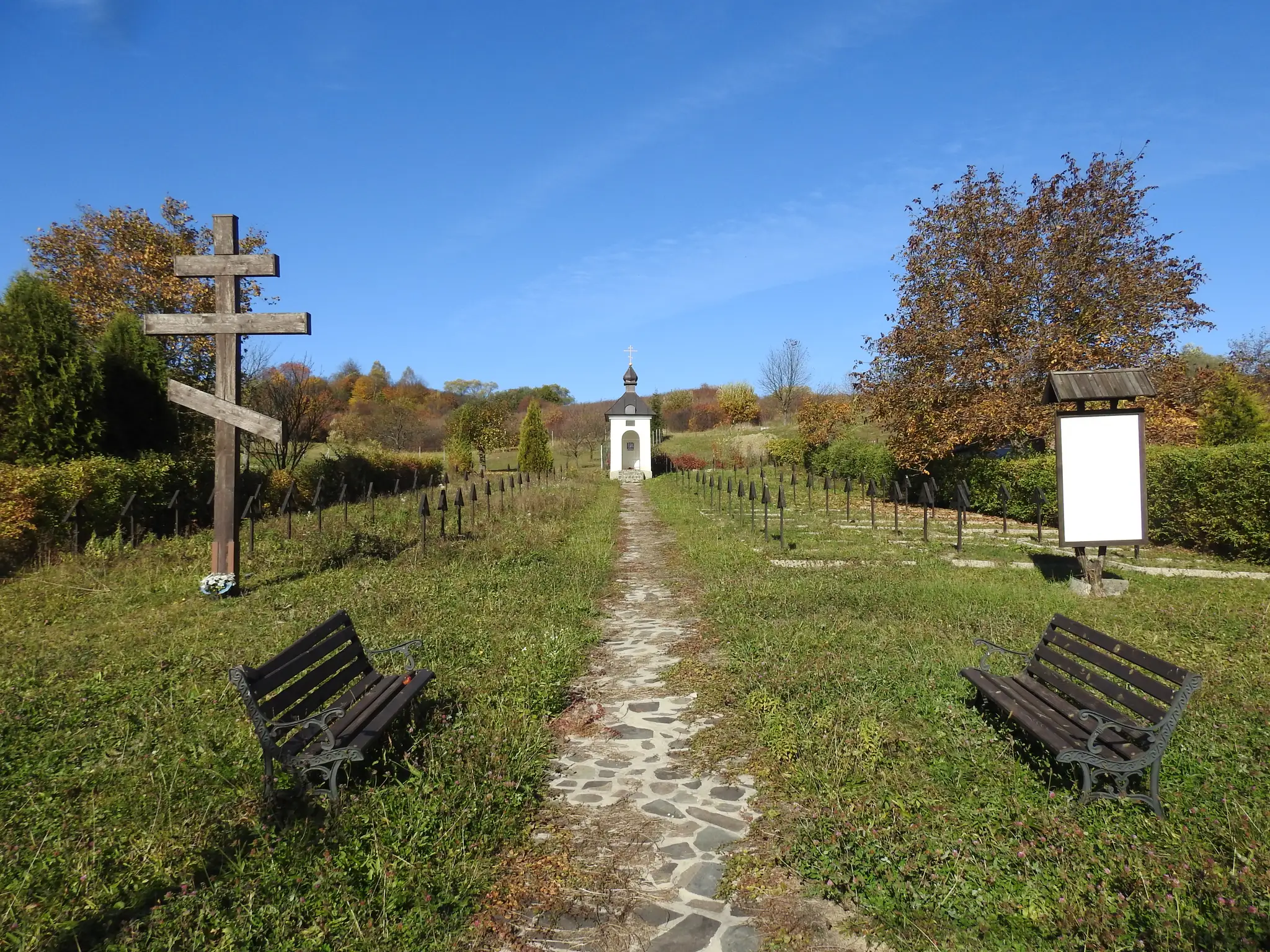 Cintorín padlých ruských vojakov v obci Ladomirová.