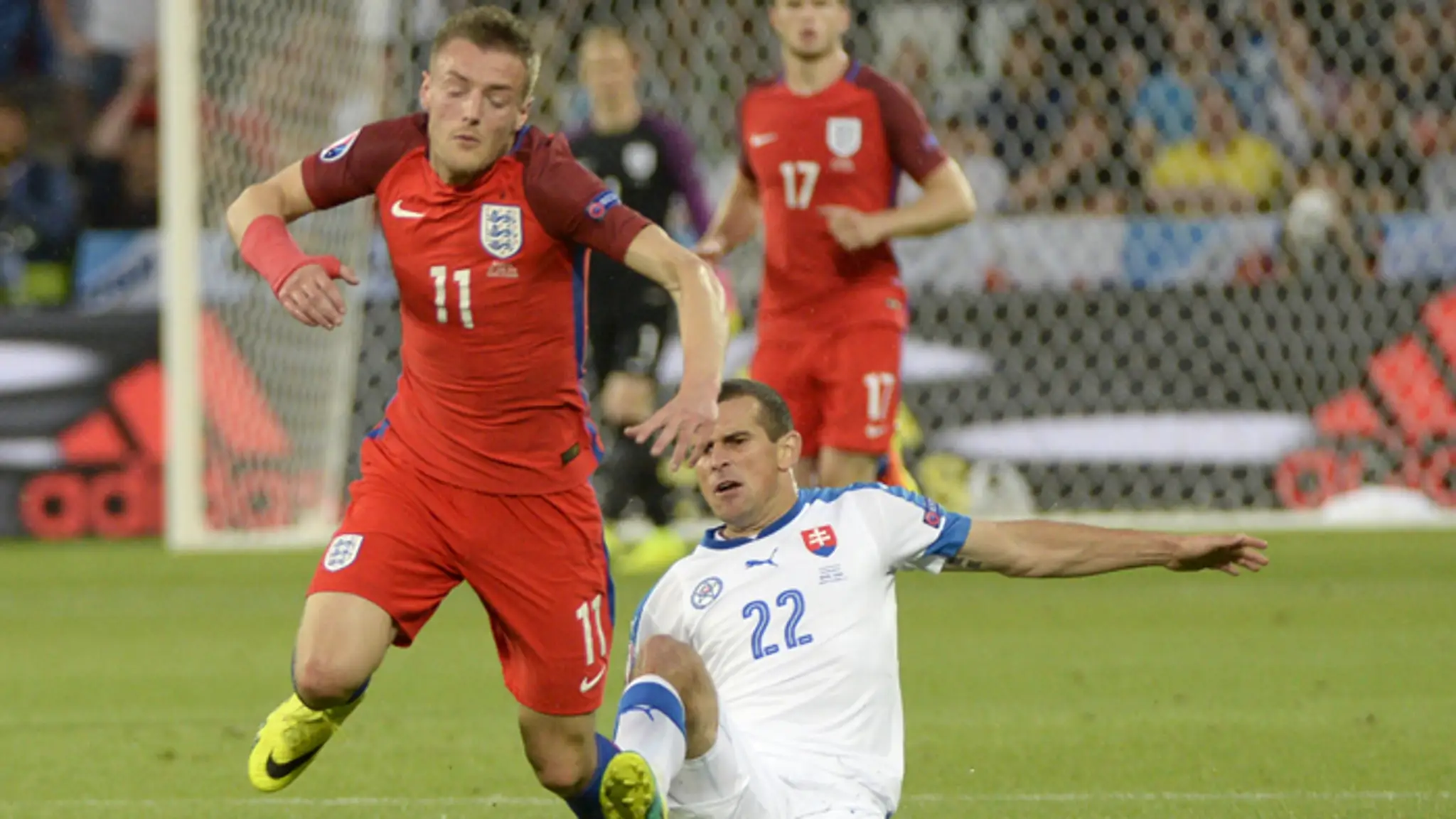 Viktor Pečovský a Jamie Vardy (Anglicko).