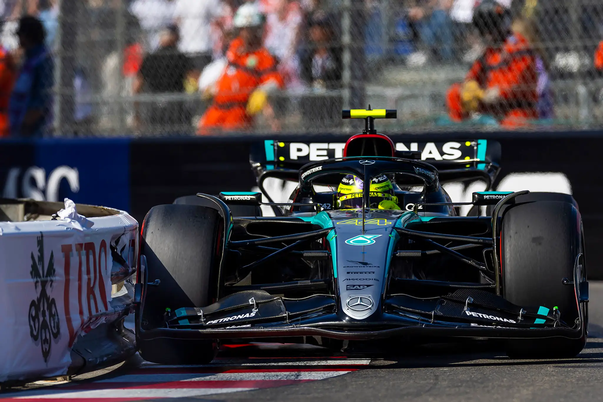 Lewis Hamilton vo svojom monoposte.