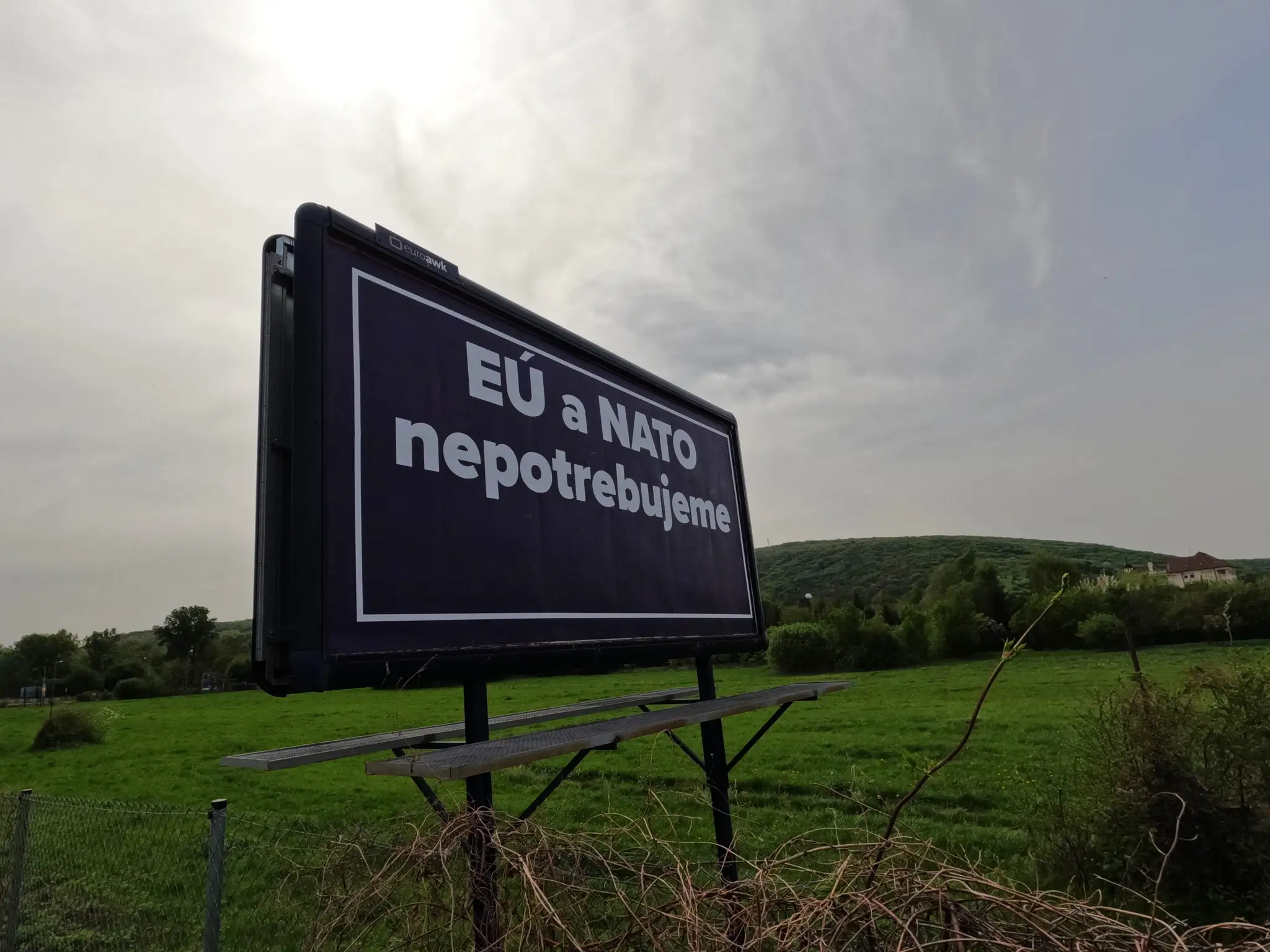 Kontroverzná billboardová kampaň.