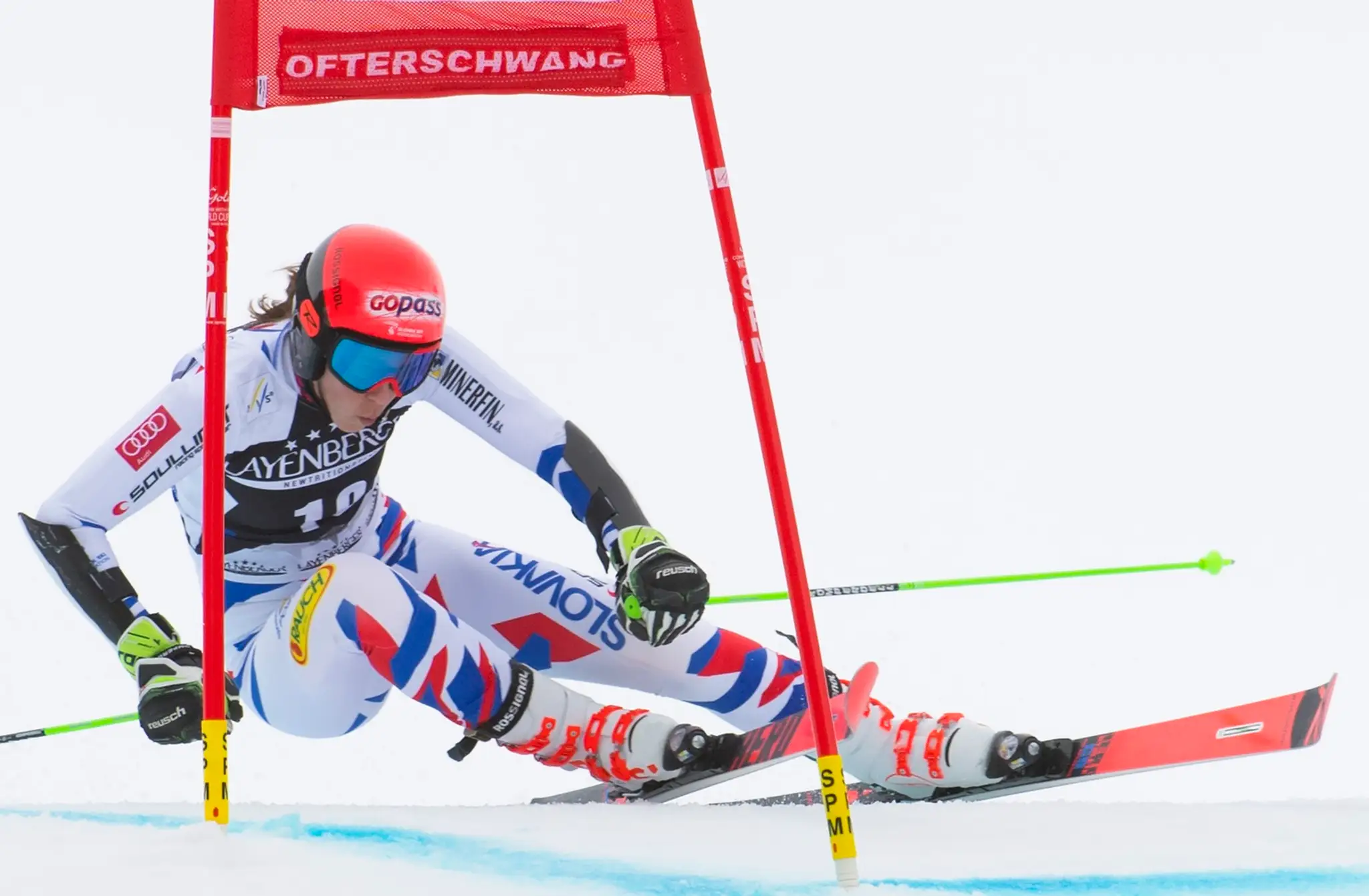 Petra Vlhová na trati 1. kola obrovského slalomu Svetového pohára žien v nemeckom Ofterschwangu.