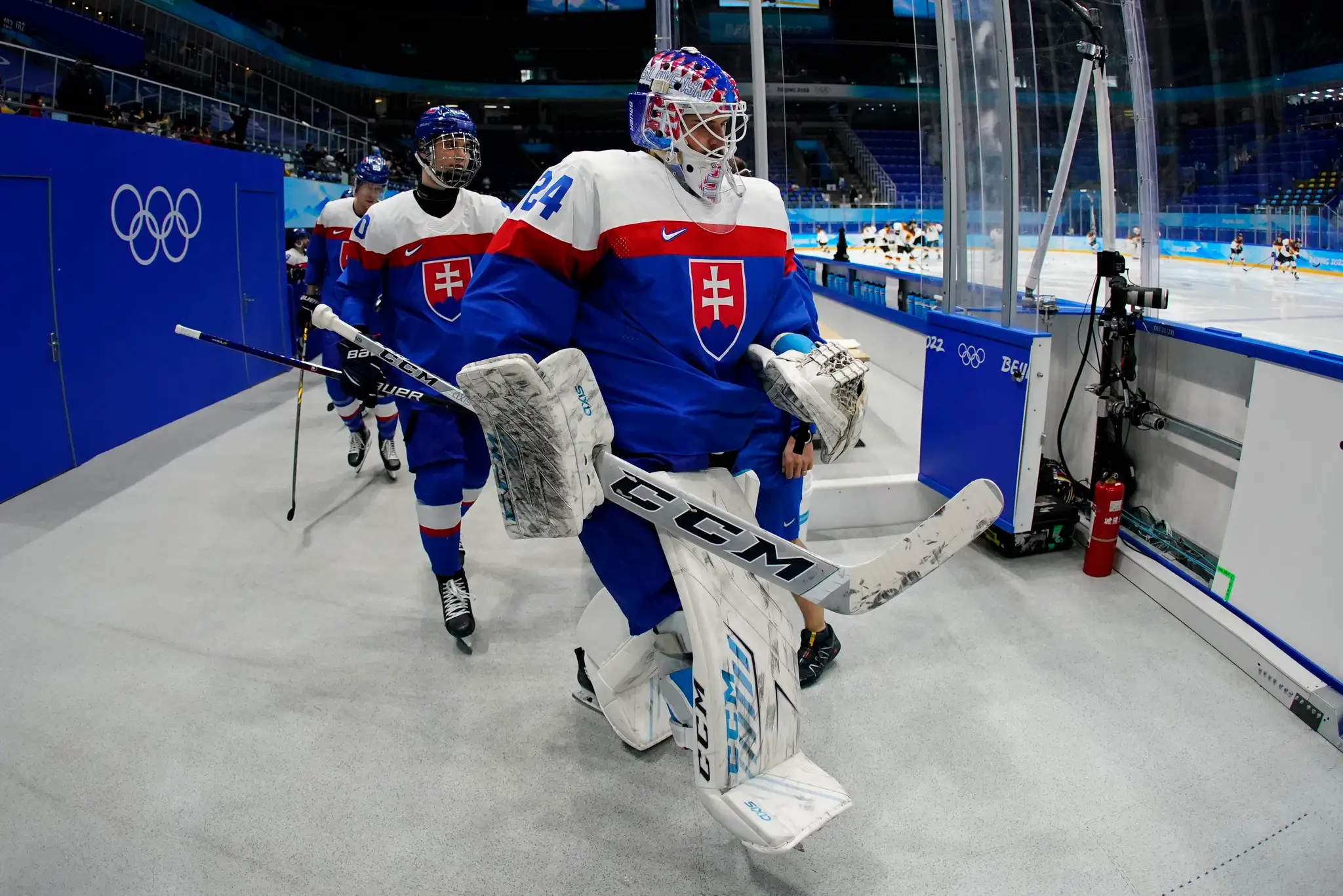 Zľava Juraj Slafkovský a Patrik Rybár pred duelom ZOH 2022 s Nemeckom