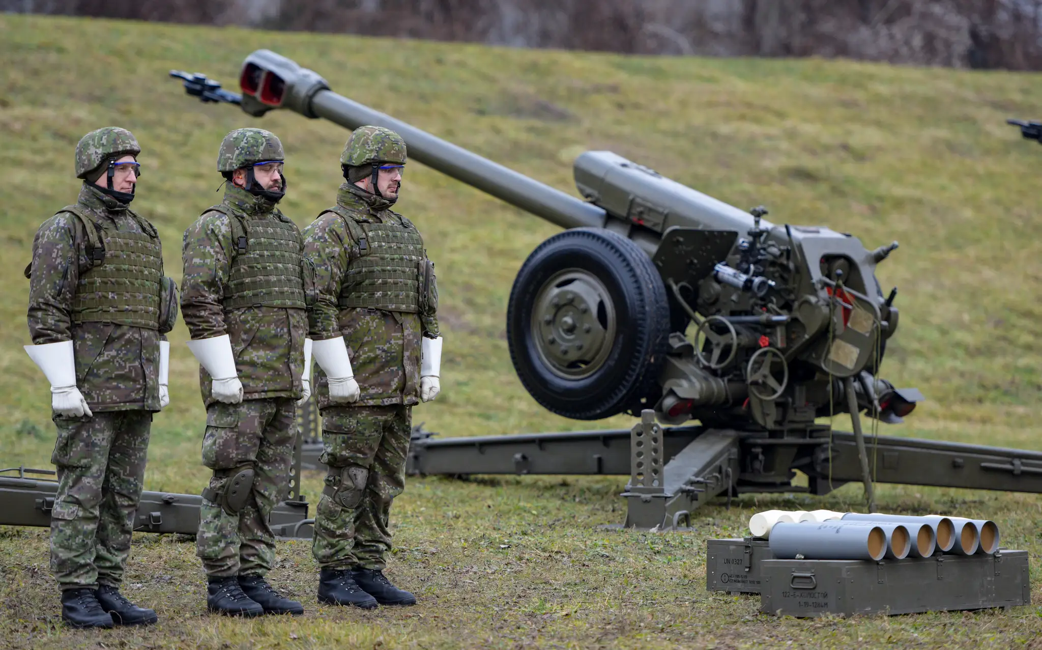 O salvy sa postarali delostrelci 21. samohybného delostreleckého oddielu generálmajora Alexandra Kordu z Michaloviec, s použitím ťahaných húfnic 122 mm HD-30.