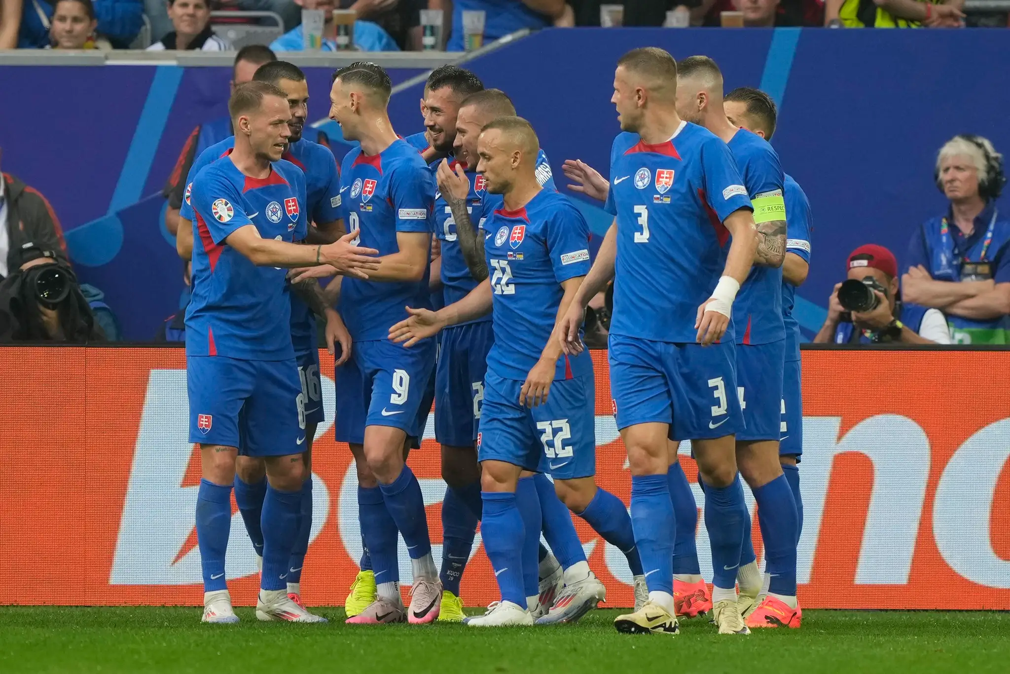 Radosť Slovákov po góle Ivana Schranza