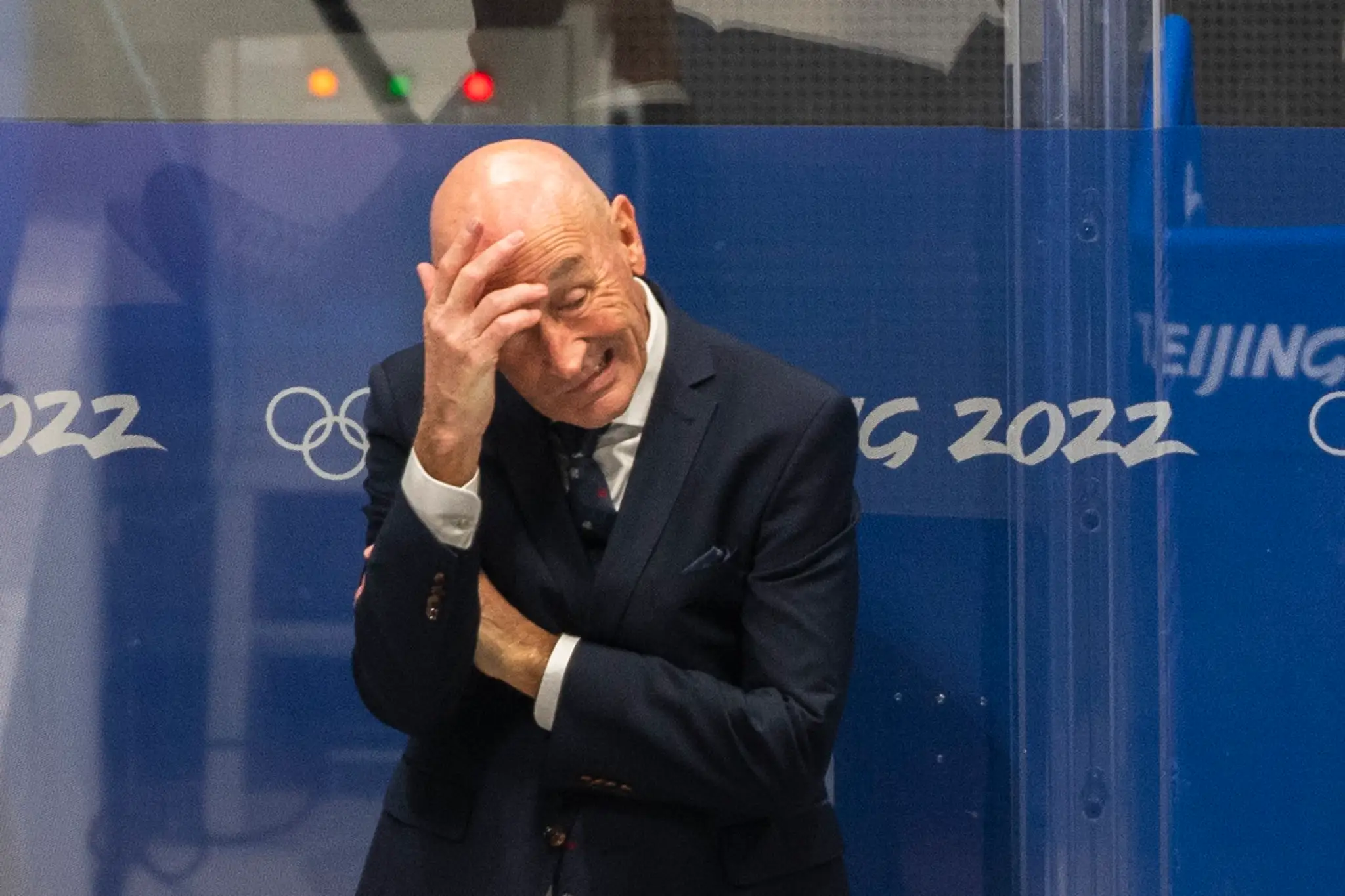 Tréner slovenskej hokejovej reprezentácie Craig Ramsay v zápase s Lotyšskom na ZOH 2022.