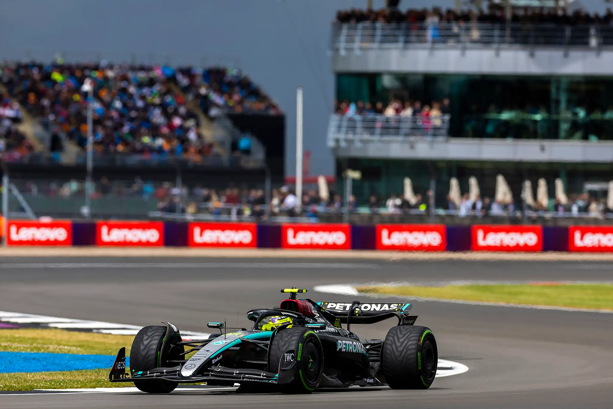 Lewis Hamilton na domácom okruhu vo Veľkej Británii.