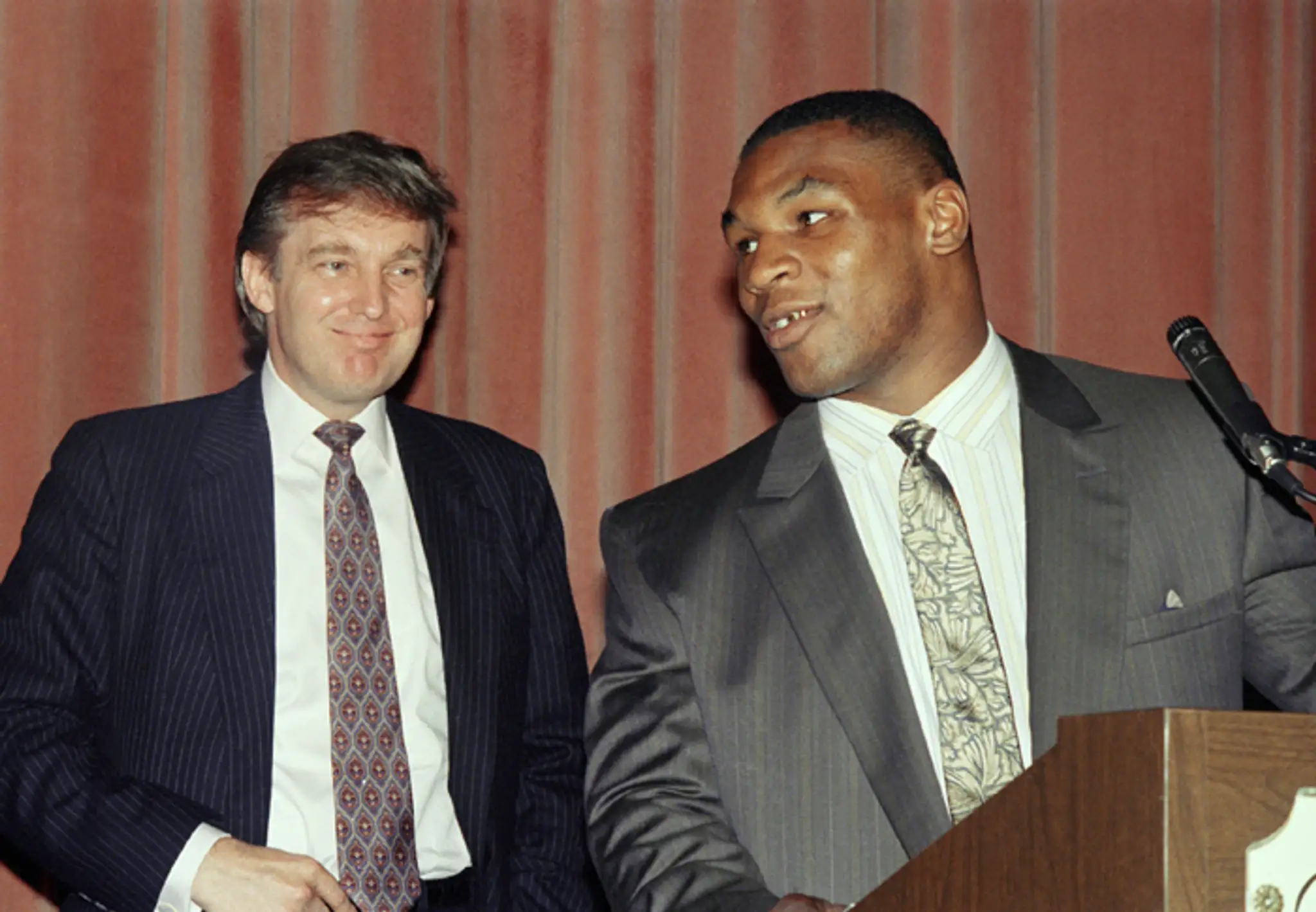 Donald Trump a boxer Mike Tyson. (27. júla 1988)