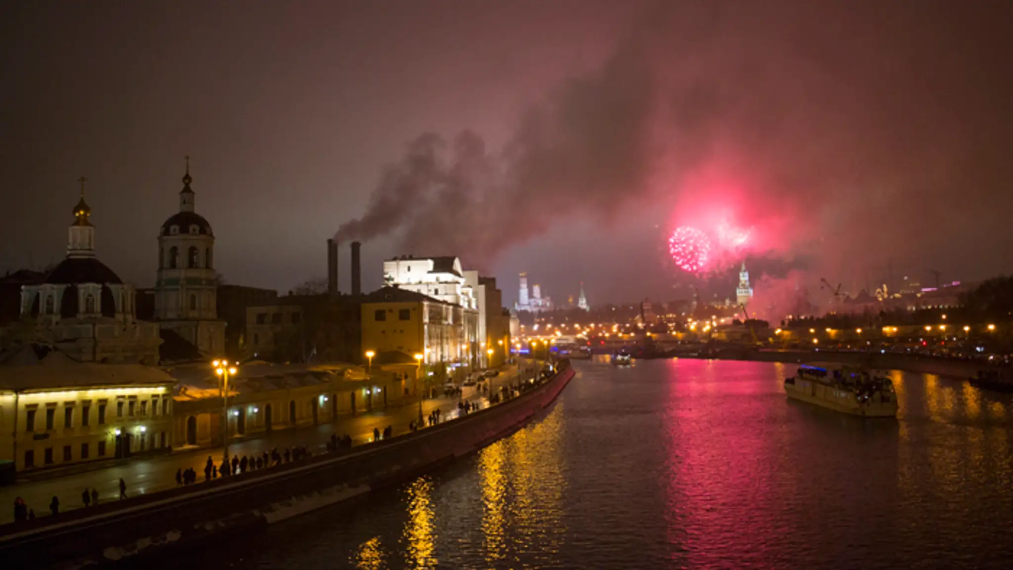 Novoročný ohňostroj v Moskve.