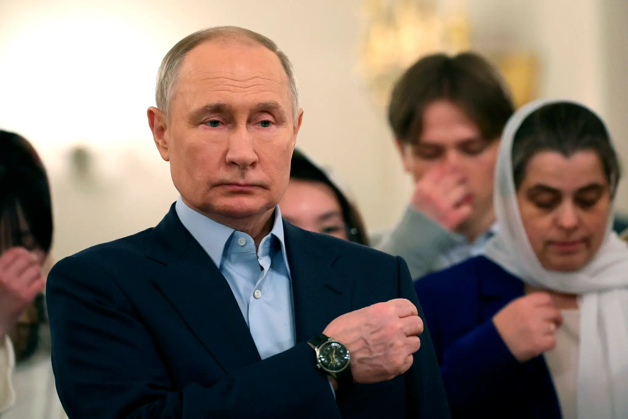 Putin slávil Božie narodenie v spoločnosti rodín vojakov padlých na Ukrajine.