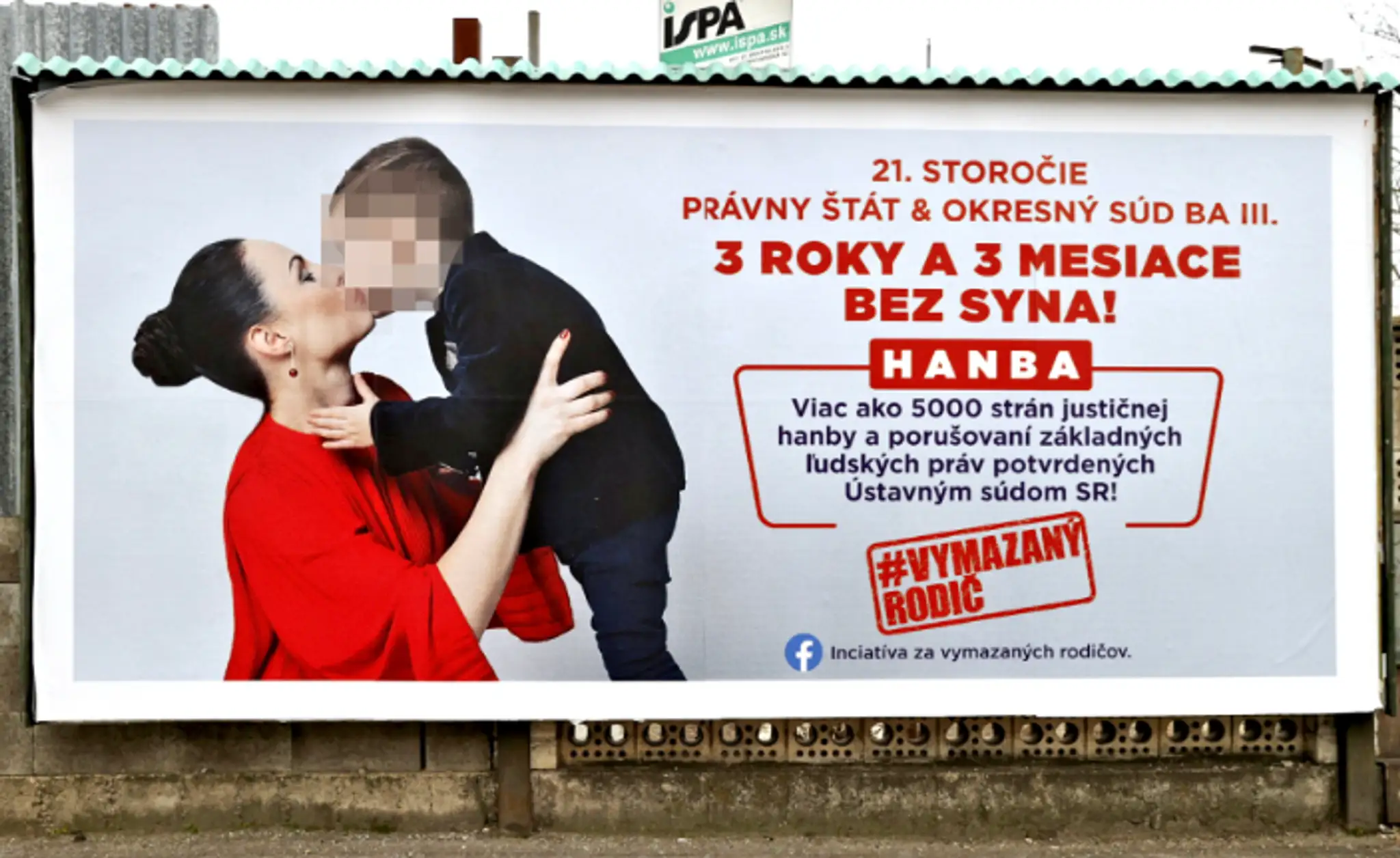 Billboard, ktorý Beáta Janočková vyvesila pred ministerstvom spravodlivosti.