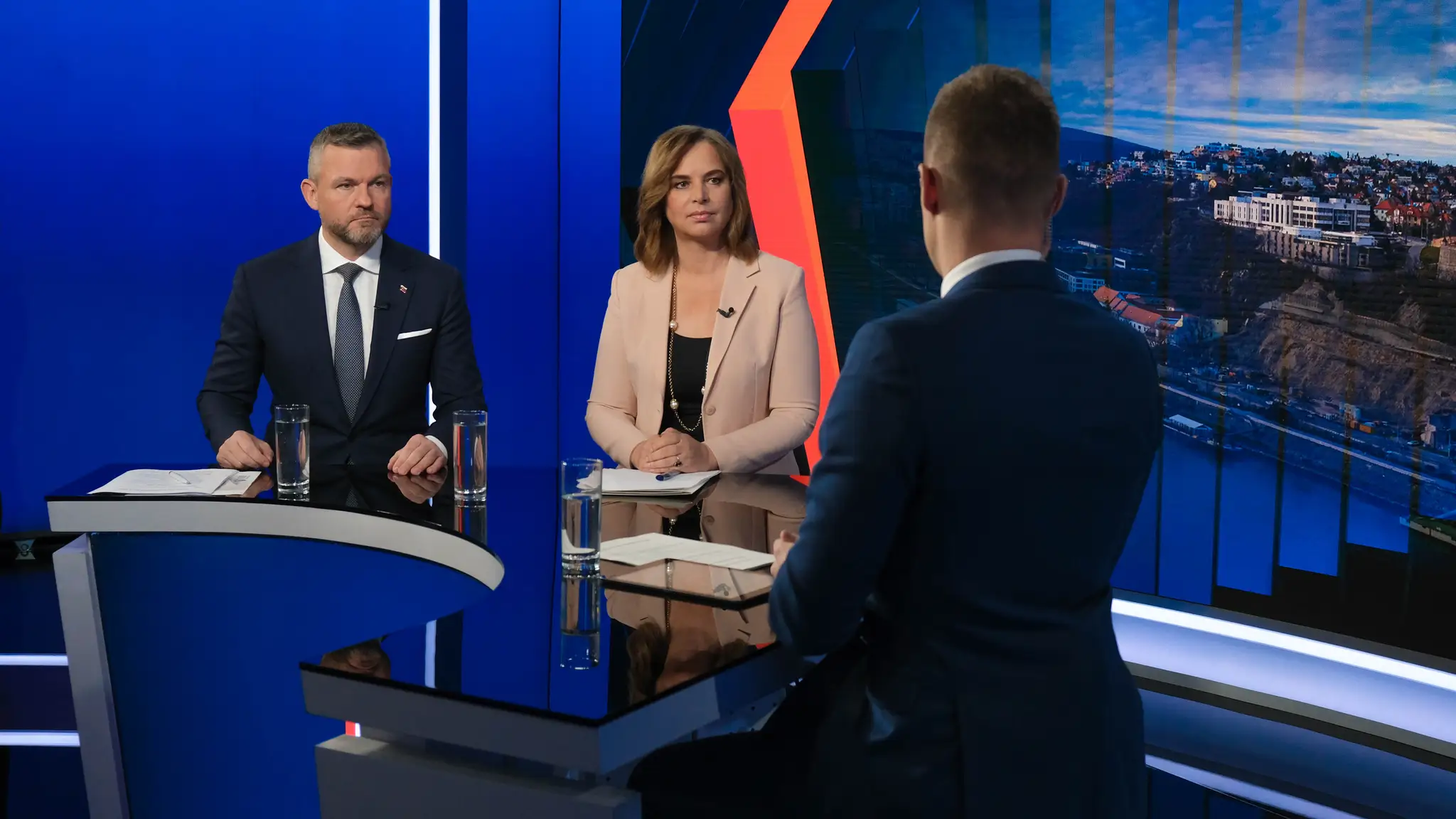 Veronika Remišová a Peter Pellegrini v relácii Na telo.