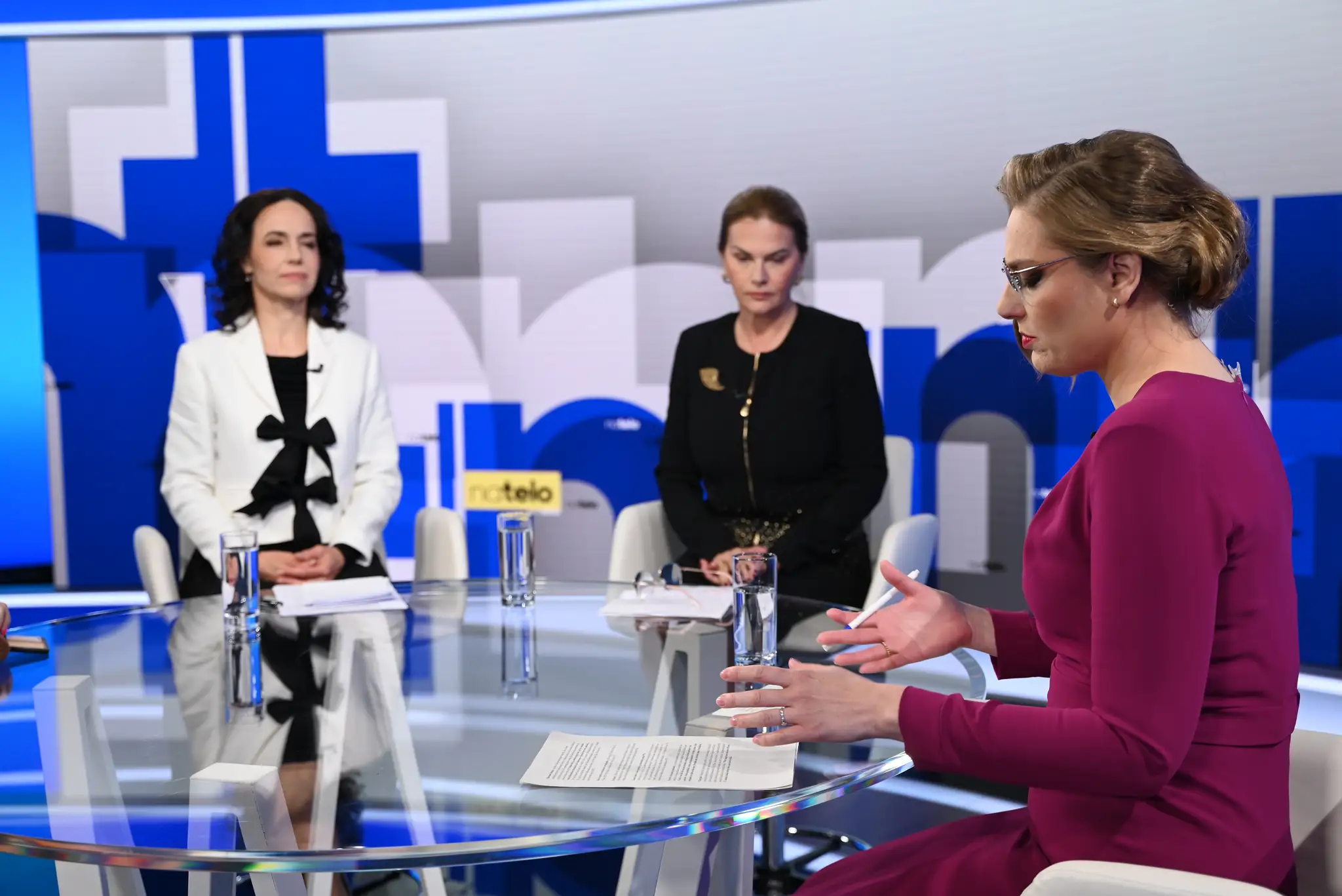 Europoslankyne Monika Beňová (Smer-SD) a Miriam Lexmann (KDH) v relácii Na telo