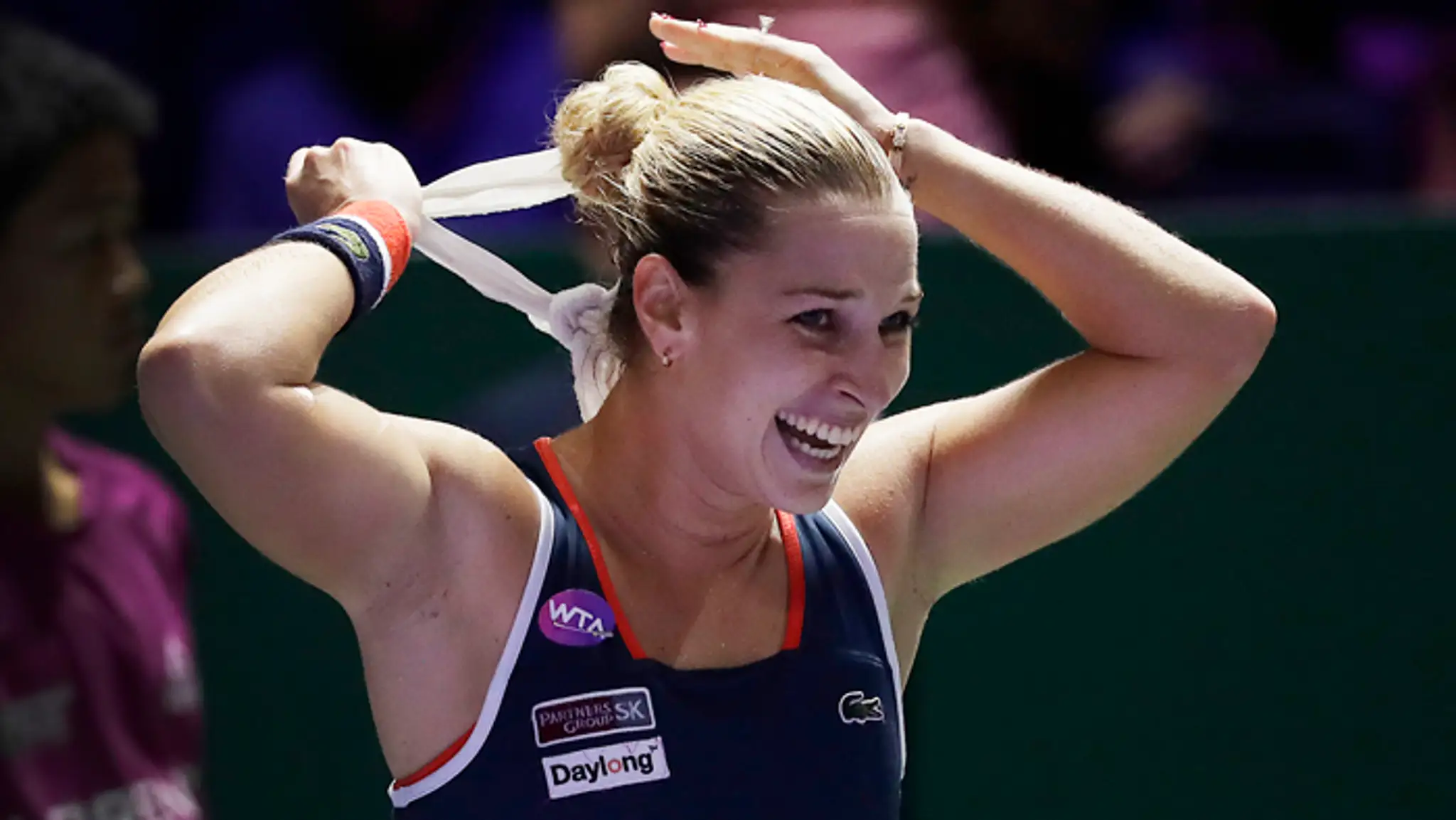 Dominika Cibulková sa raduje po víťazstve nad Svetlanou Kuznecovovou v semifinále MS WTA Tour v Singapure