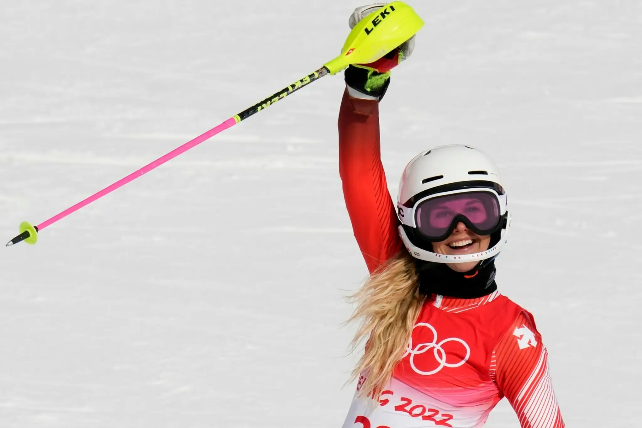 Švajčiarka Aline Daniothová reaguje po 2. kole slalomu na ZOH 2022.