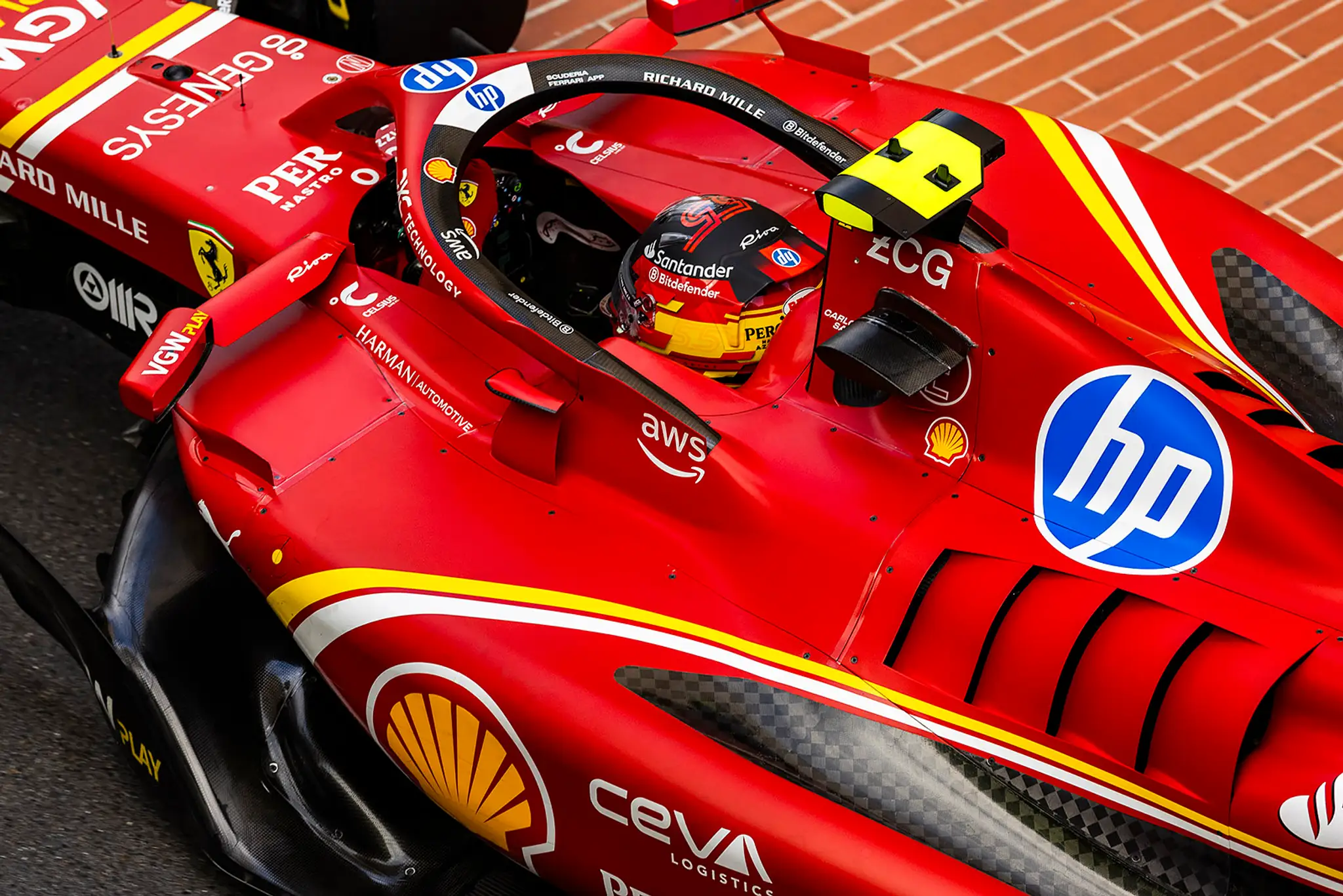 Španielsky pilot Ferrari Carlos Sainz.