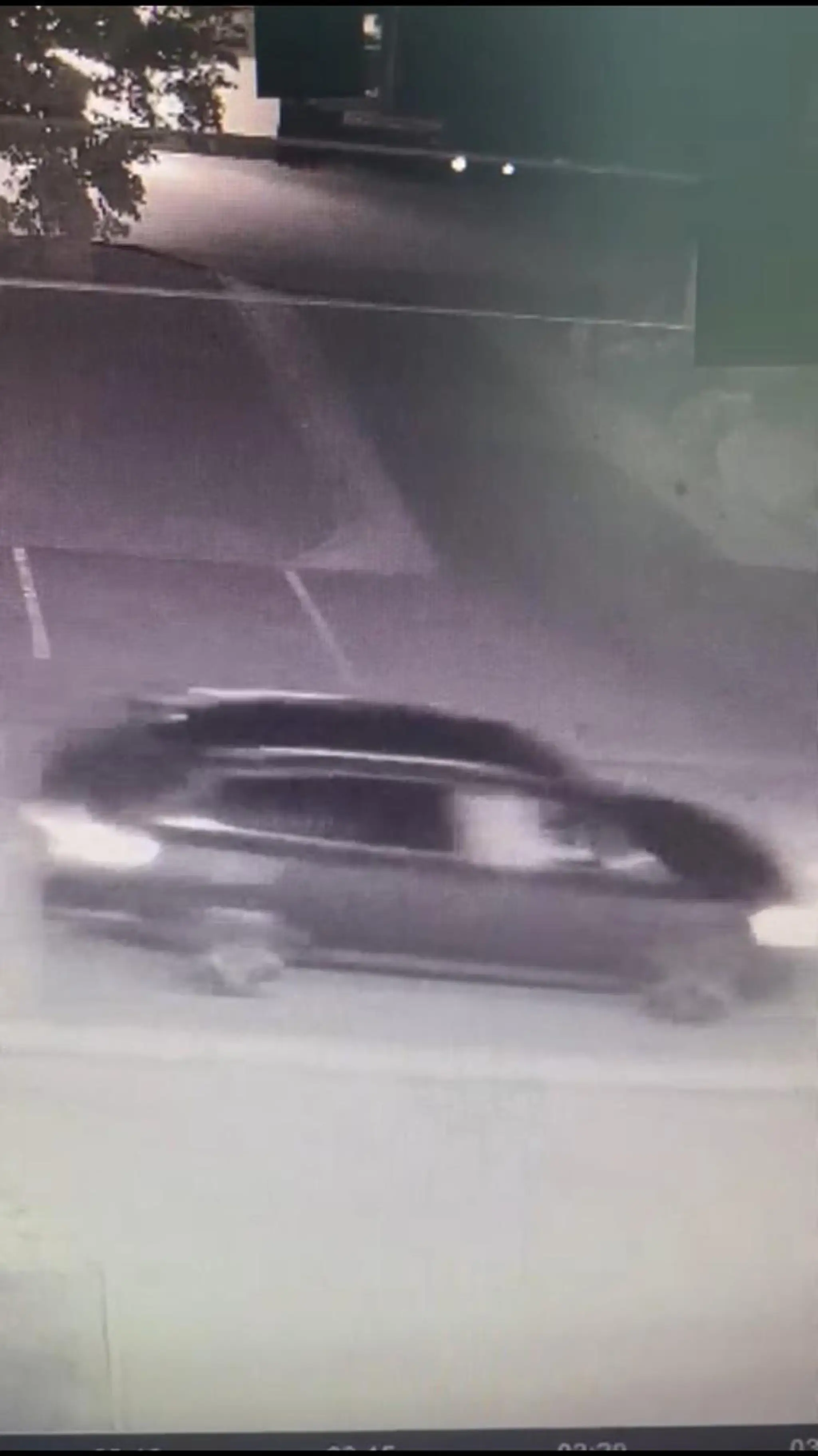 Auto, ktoré hľadajú po explózii bankomatku v Šoporni.