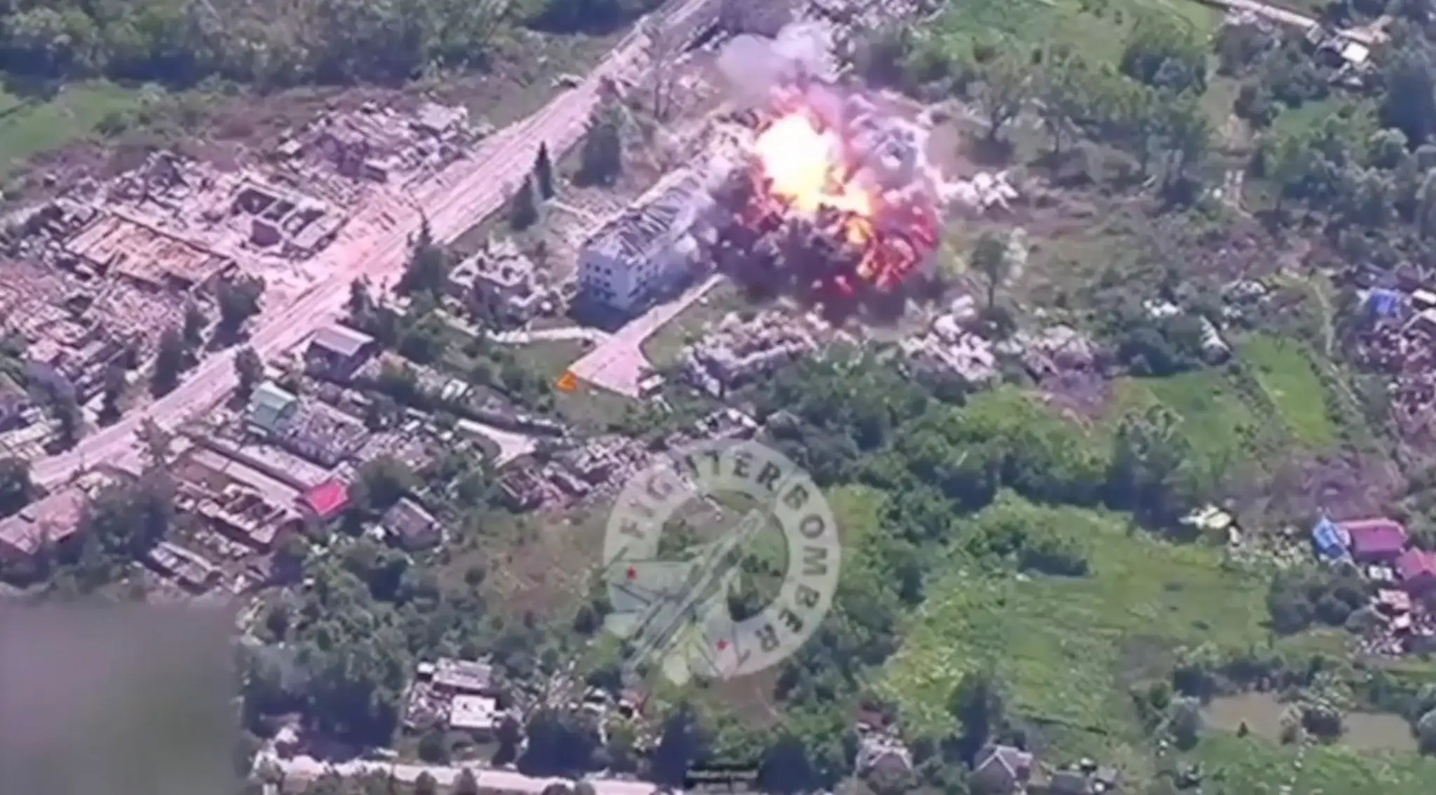Výbuch kĺzavej bomby FAB-3000.