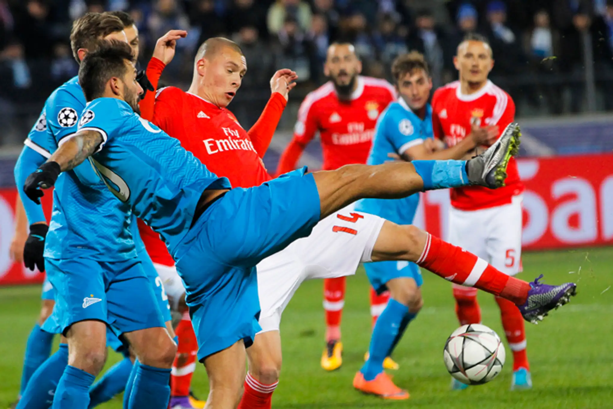 Danny (Zenit Petrohrad) a hráč Benfica Lisabon Victor Lindelof.