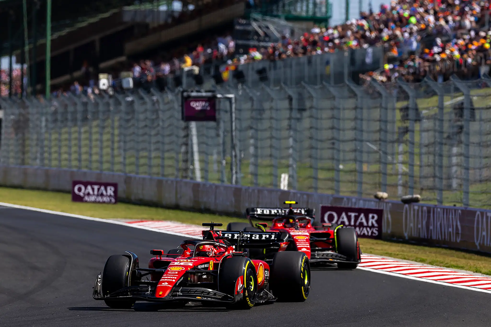 Charles Leclerc na trati v Maďarsku.