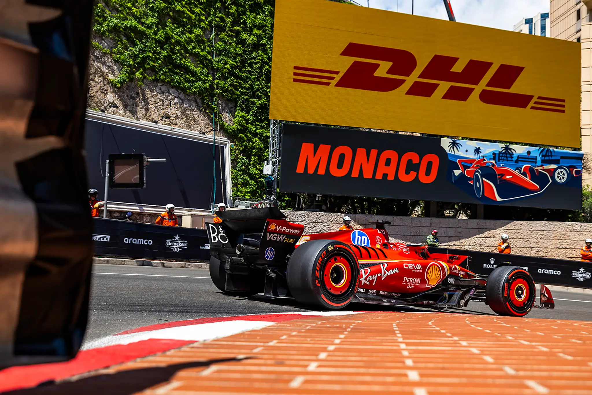 Charles Leclerc v kvalifikácii naplno využil domáci okruh.