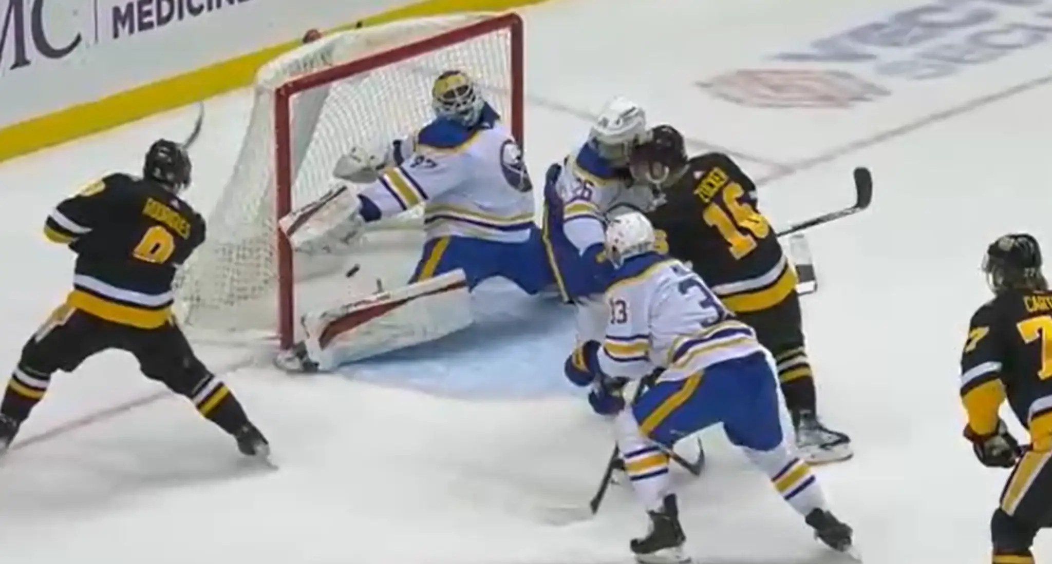 Malcolm Subban neuveriteľne zabránil gólu.