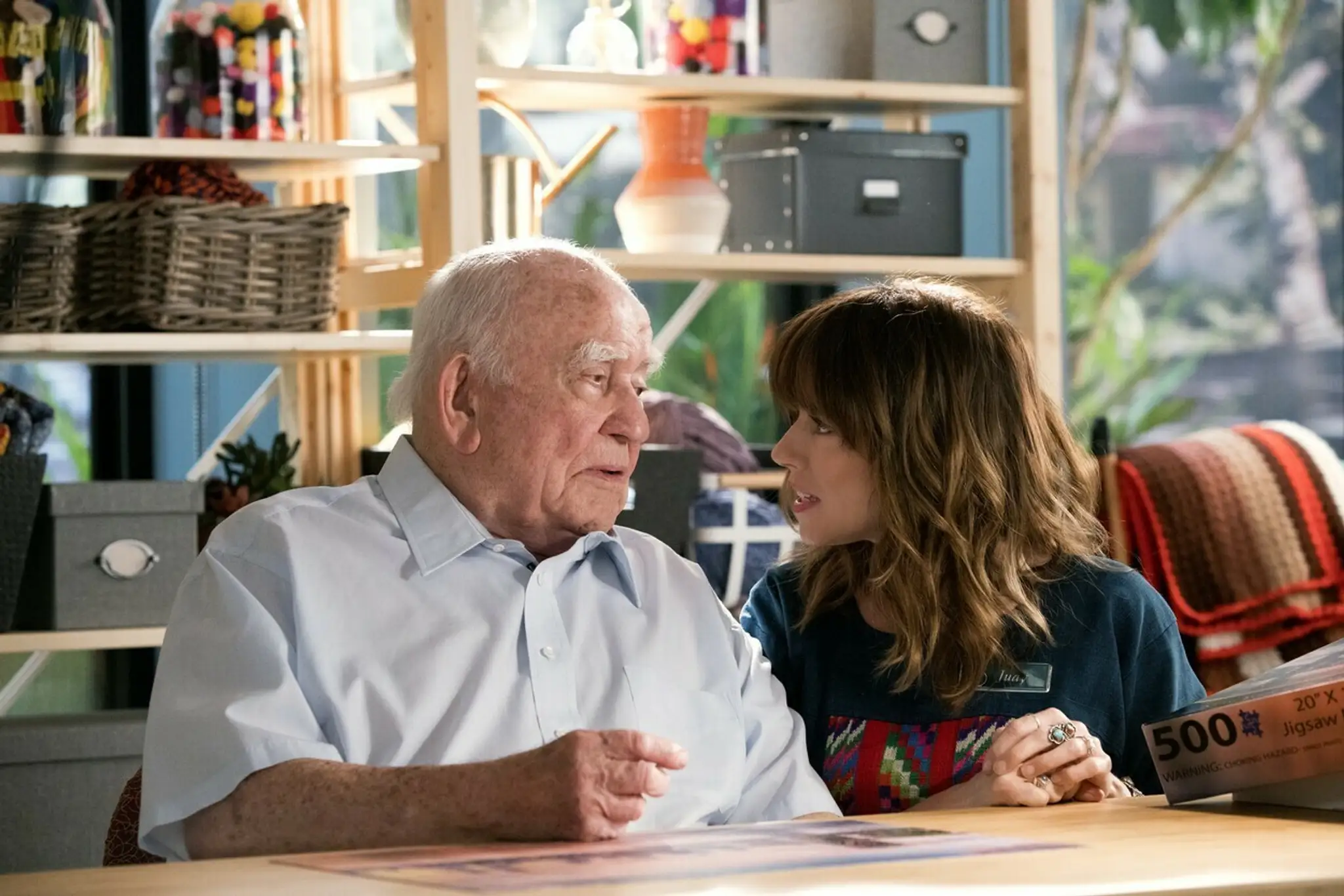 Ed Asner v seriáli Dead to Me