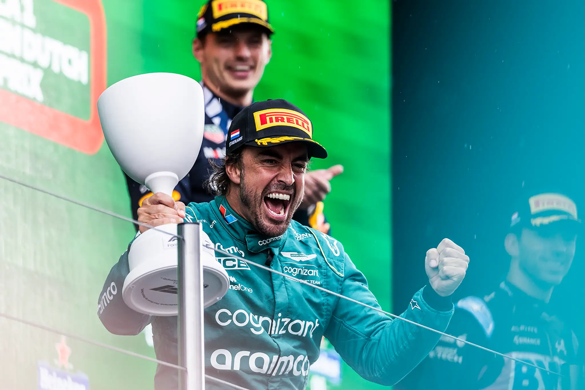 Fernando Alonso oslavuje druhé miesto na VC Holandska.