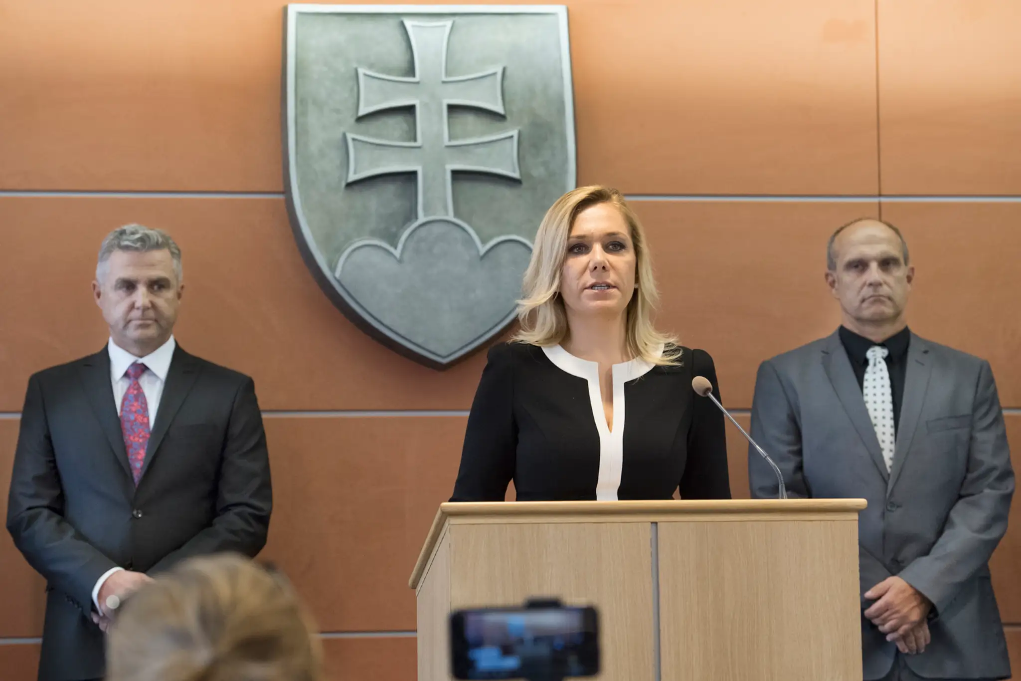 Na snímke ministerka vnútra Denisa Saková, prezident Policajného zboru SR Milan Lučanský a jeho predchodca Tibor Gašpar