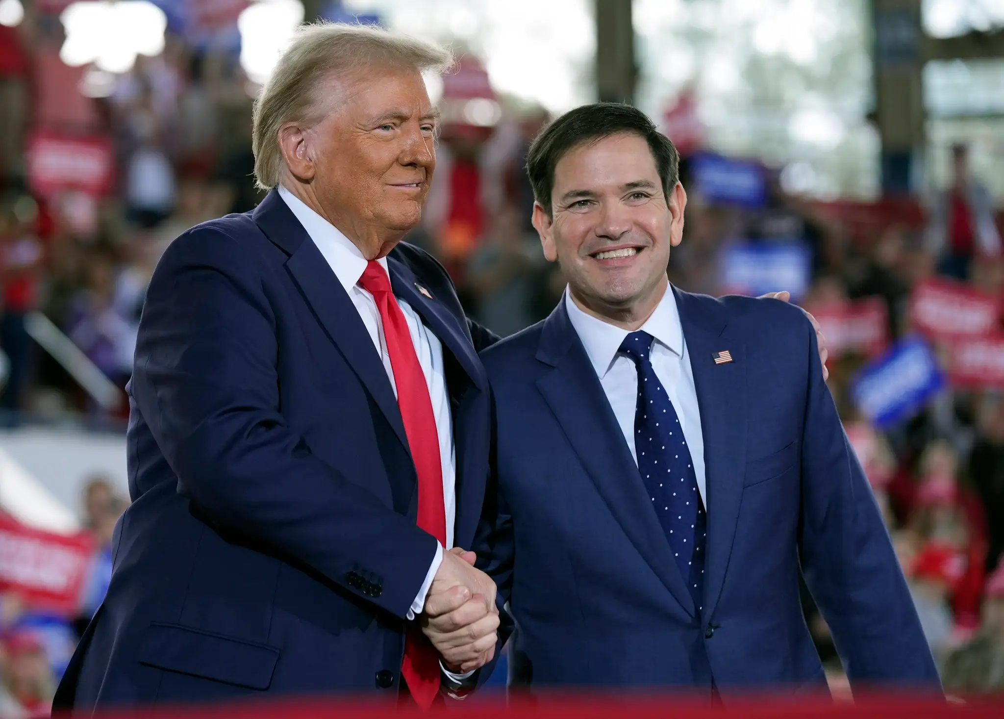 Na snímke Donald Trump a Marc Rubio.