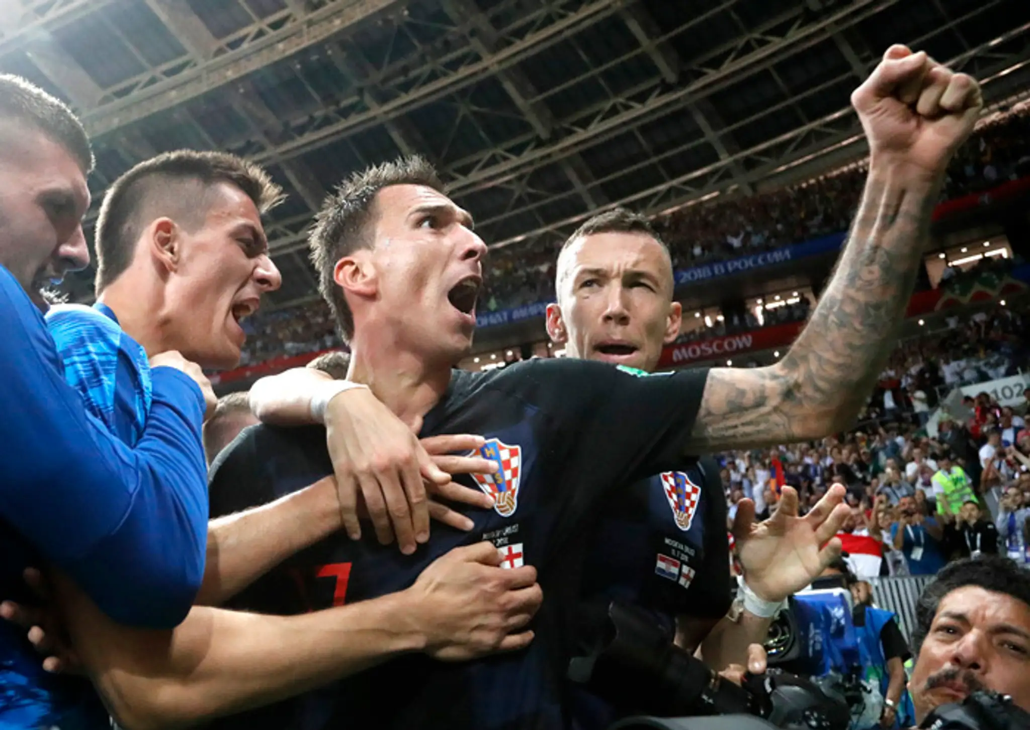 Mario Mandžukič sa teší po góle, ktorým poslal Chorvátsko do finále MS.