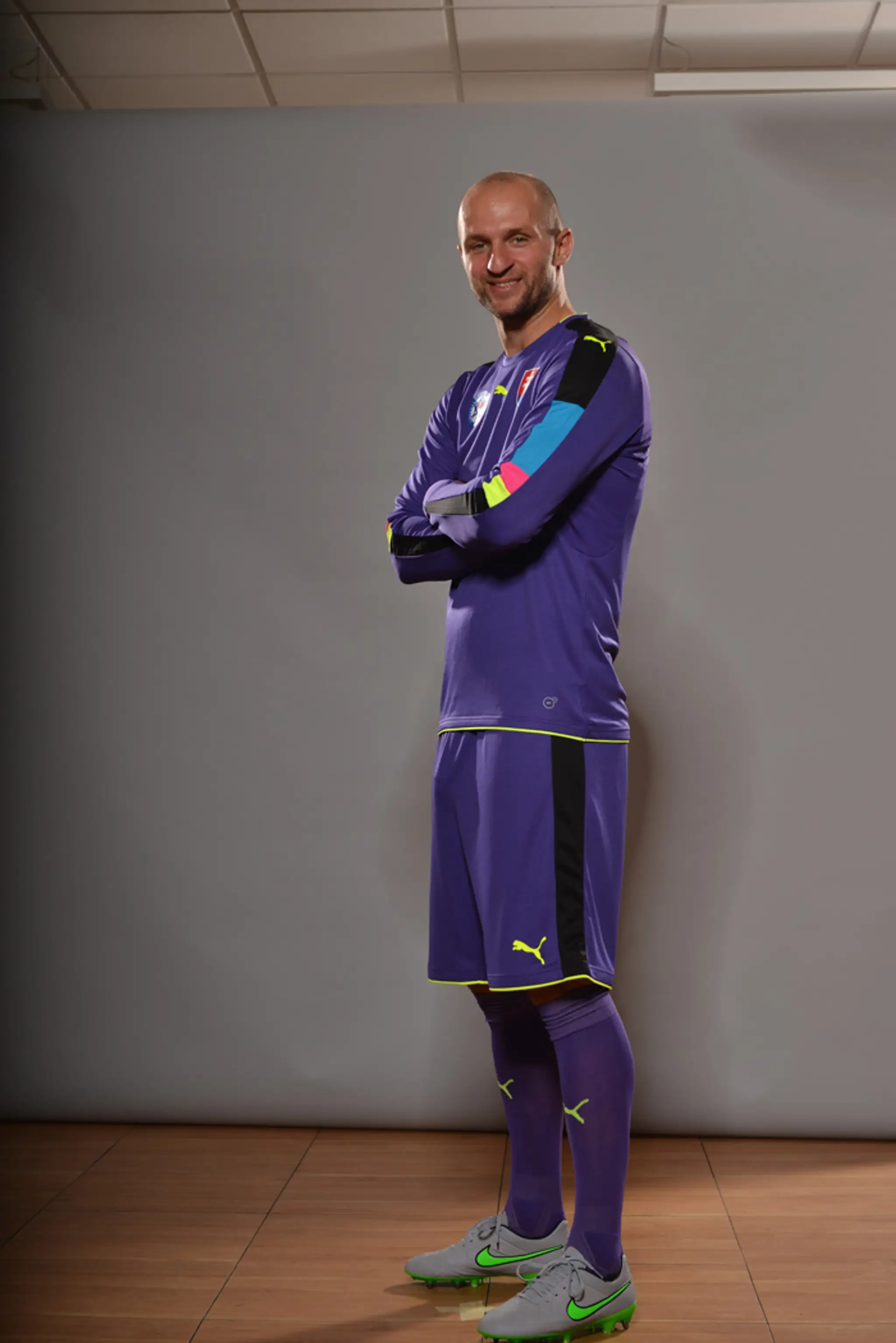 Brankár Ján Mucha v novom reprezentančnom drese pre vonkajšie zápasy.