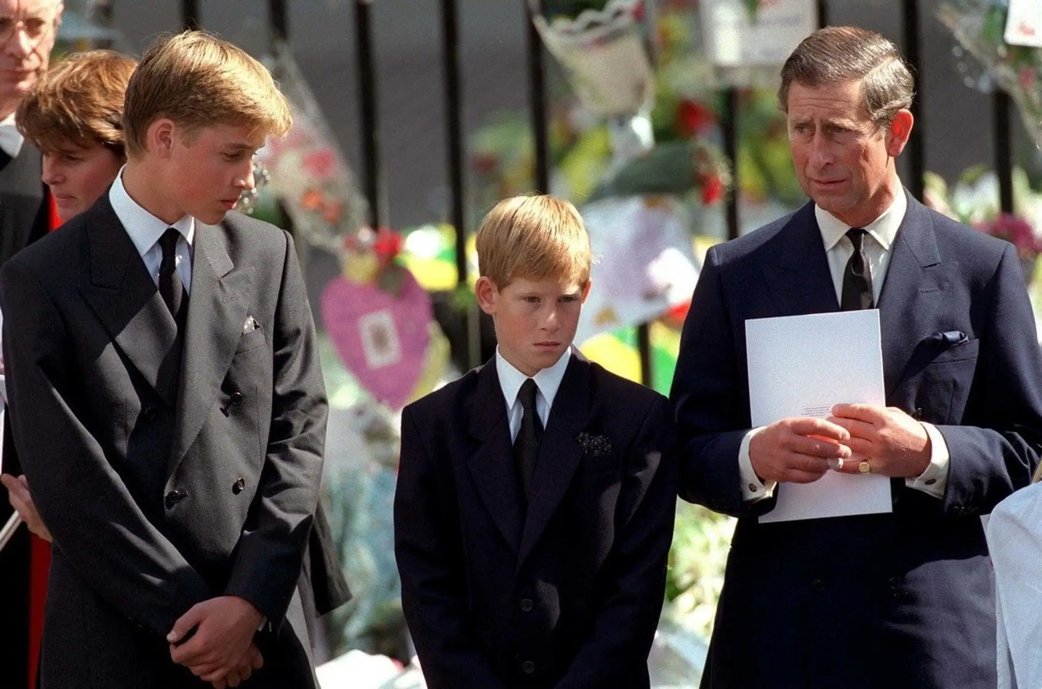 Princ Charles s deťmi na pohrebe Diany