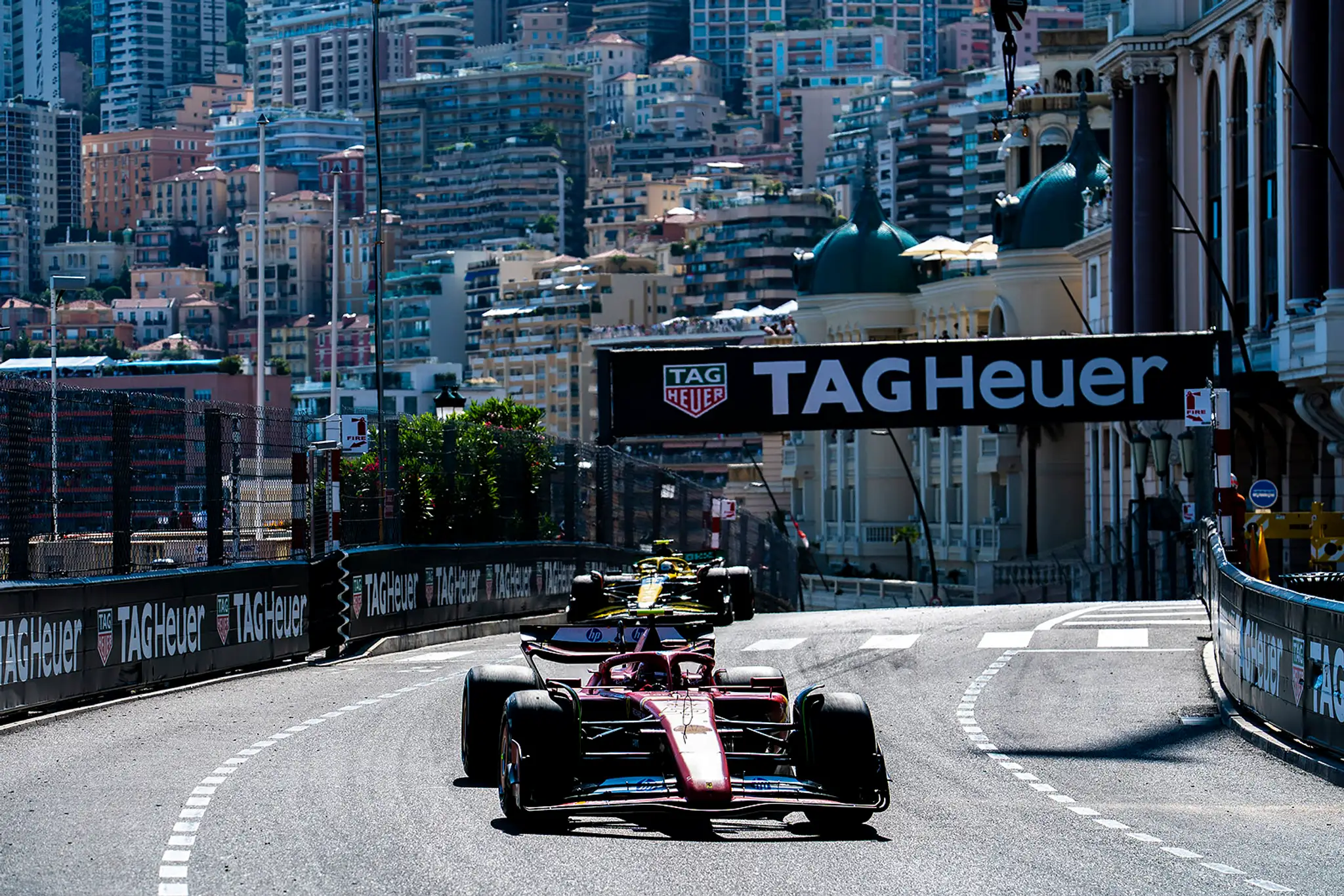 Úspech Ferrari zvýraznil Carlos Sainz.
