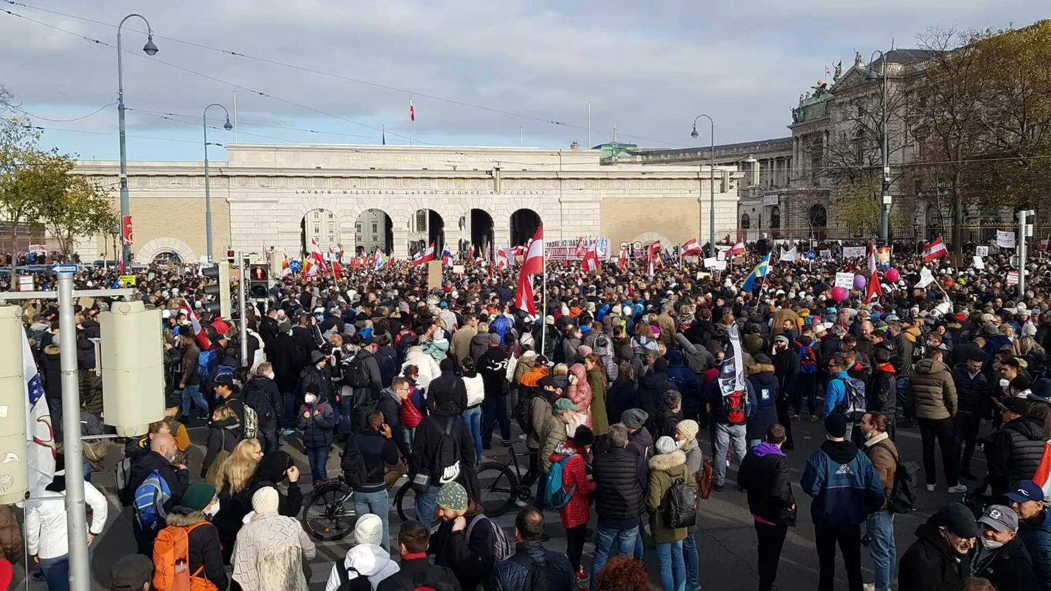 Protest proti lockdownu vo Viedni.