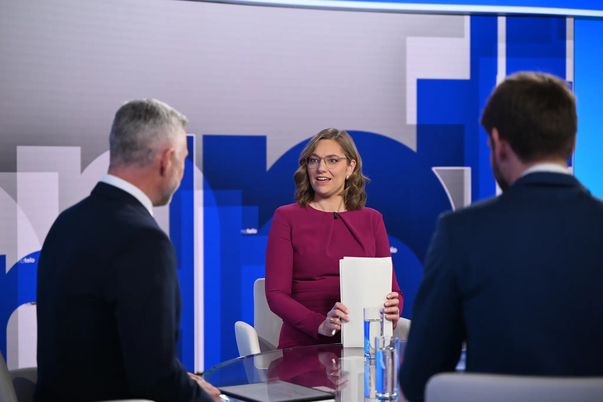 Moderátorka Karolína Lacová privítala Tibora Gašpara a Michala Šimečku