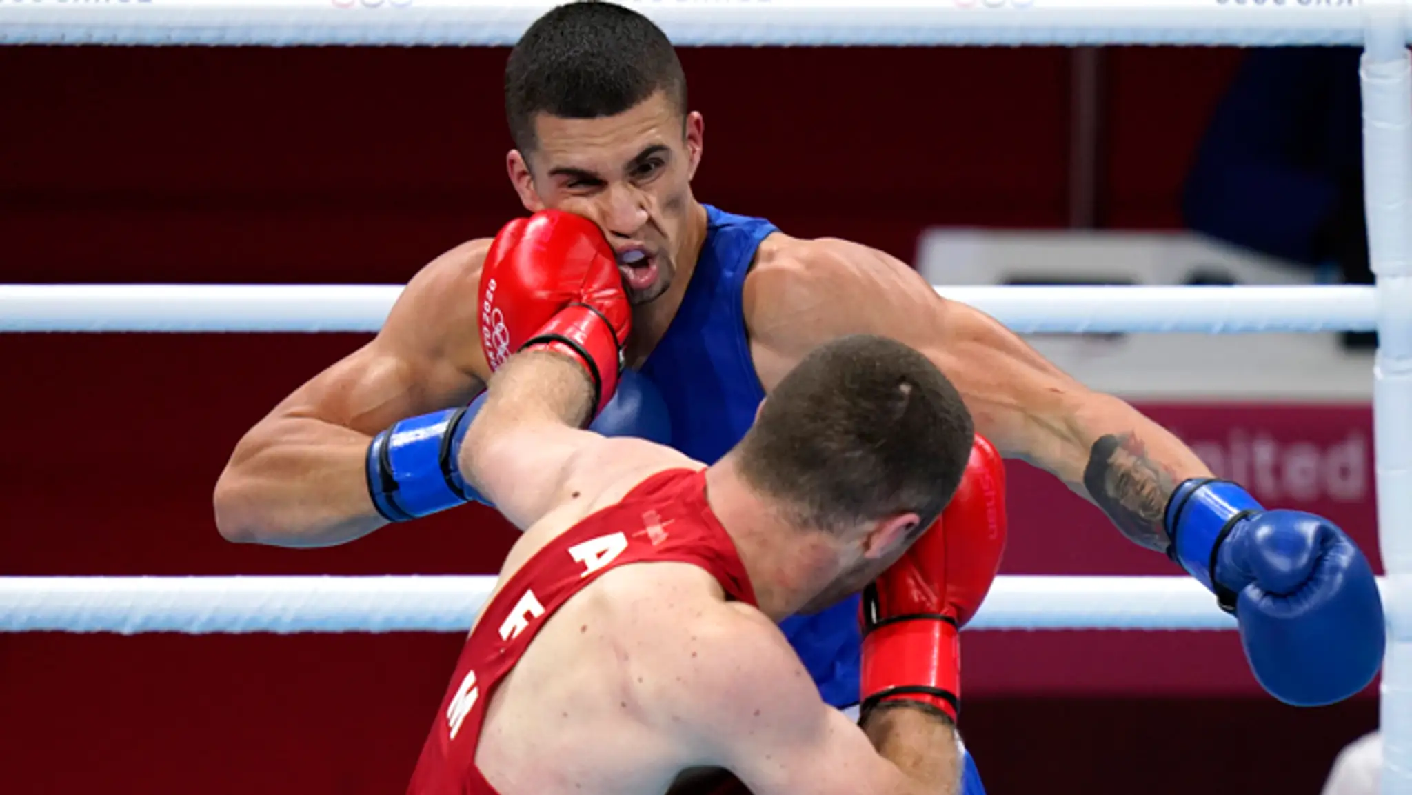 Andrej Csemez vs. Arman Darčiňan v osemfinále OH v Tokiu.