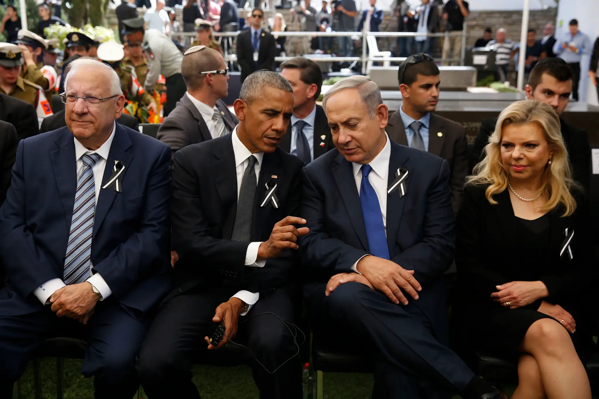 Zľava izaelský prezident Reuvlin Rivlin, americký prezident Barack Obama, izraelský premiér Benjamin Netanjahu.