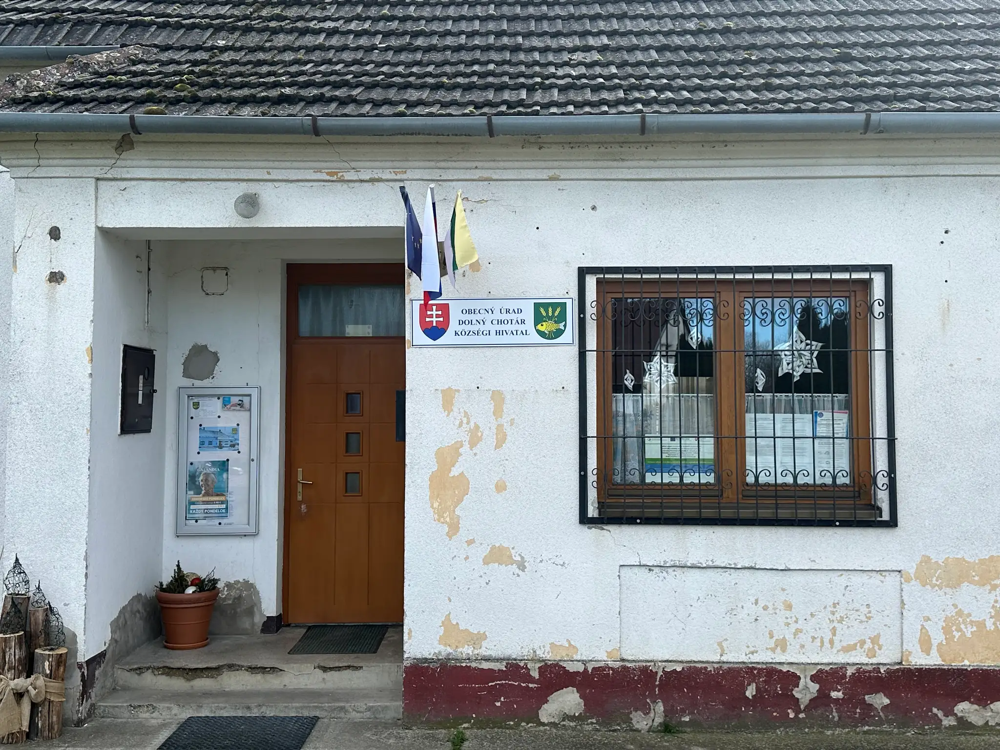 Obecný úrad v Dolnom Chotári.