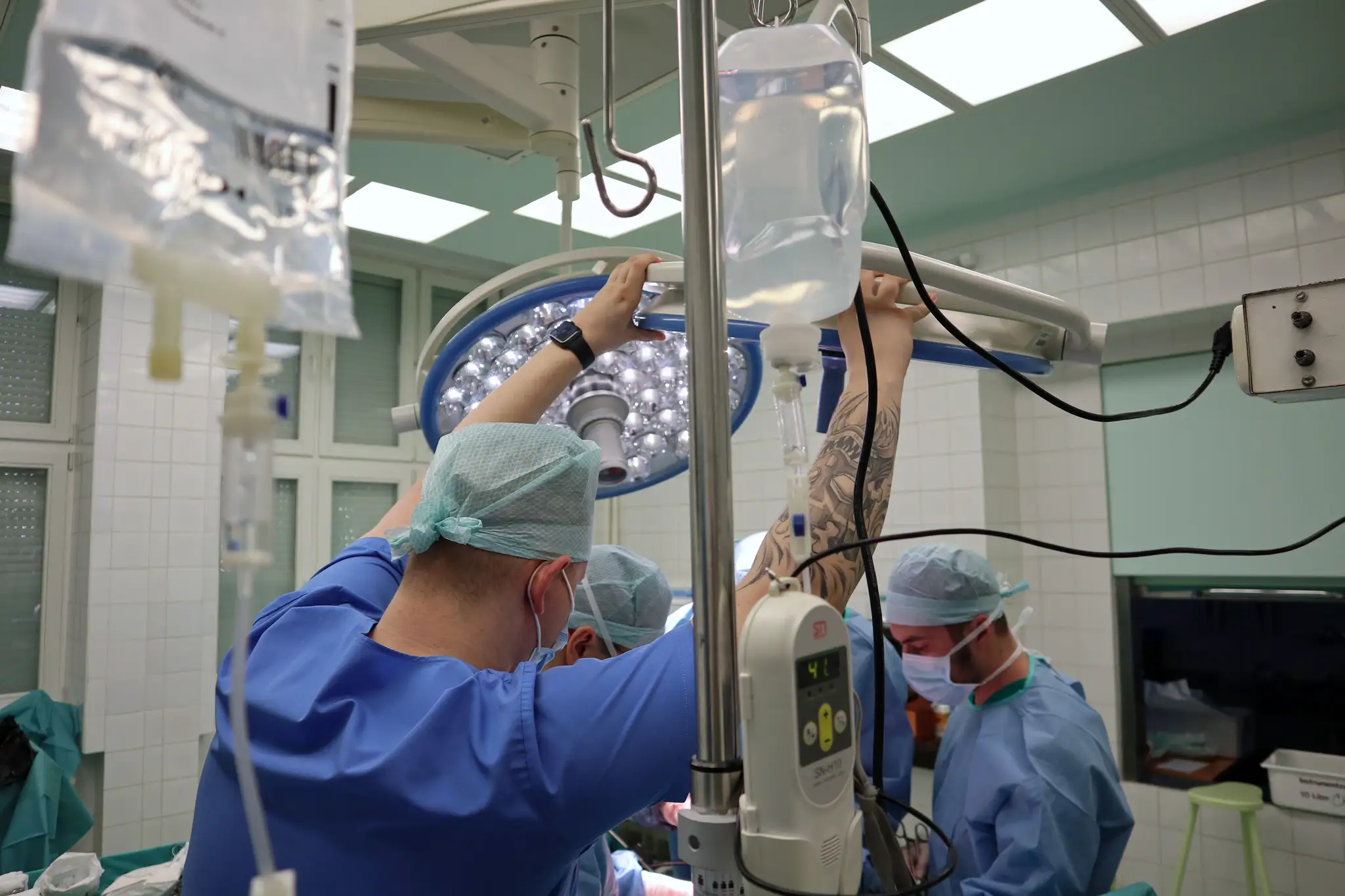 Na snímke realizácia unikátneho operačného výkonu, ktorý realizuje chirurgické oddelenie Fakultnej nemocnice s poliklinikou v Žiline ako jediné špecializované pracovisko na Slovensku metódou s názvom HIPEC.
