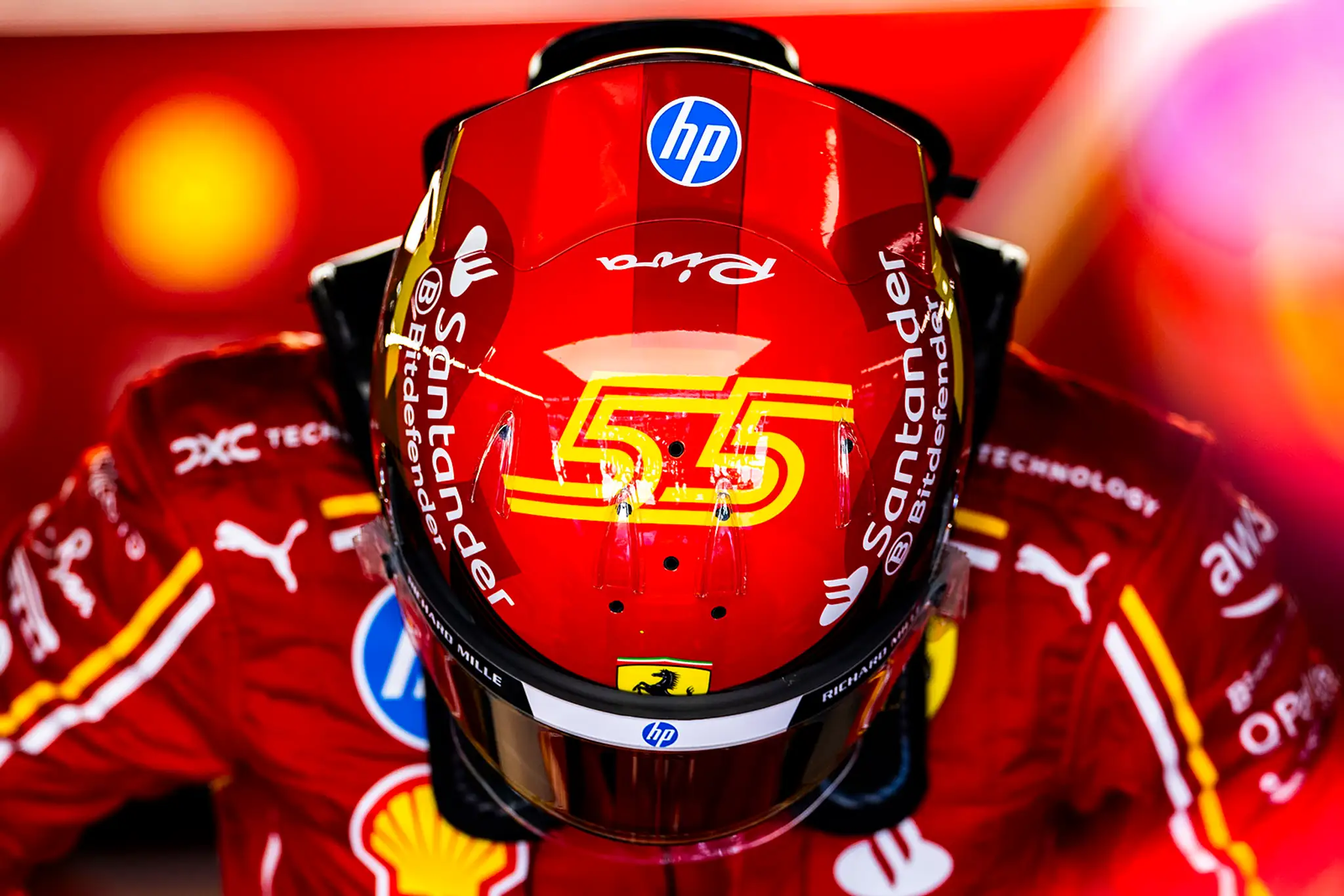 Španielsky pilot Ferrari Carlos Sainz.