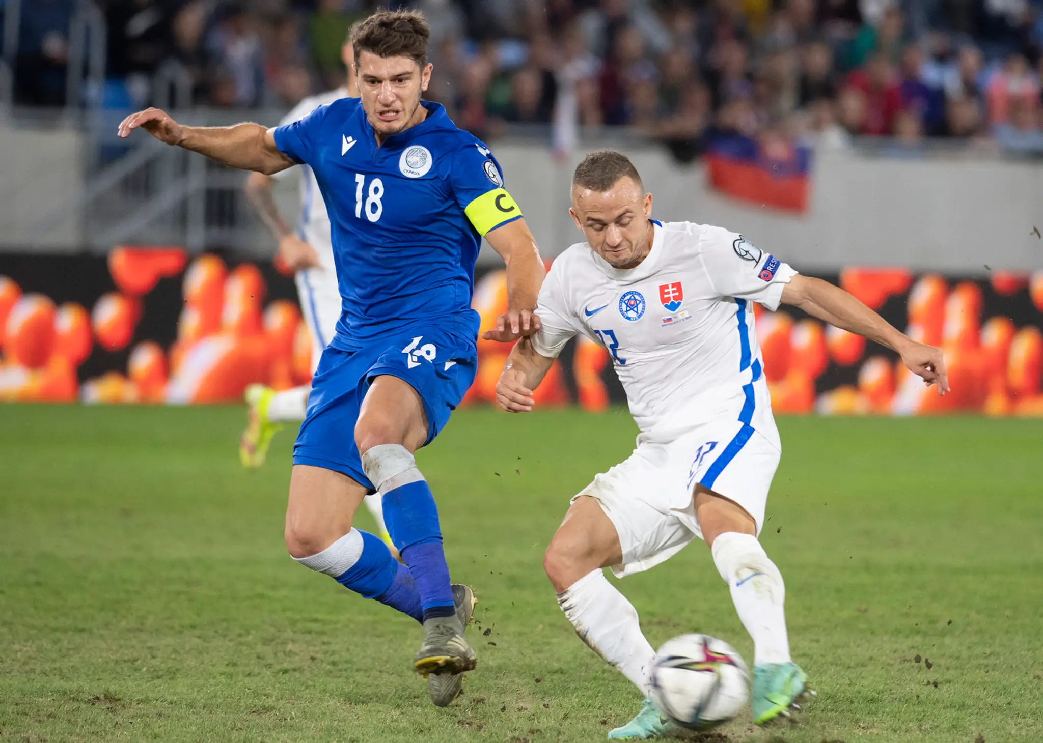 Sprava Stanislav Lobotka a Cyperčan Kostakis Artymatas v kvalifikácii MS 2022.