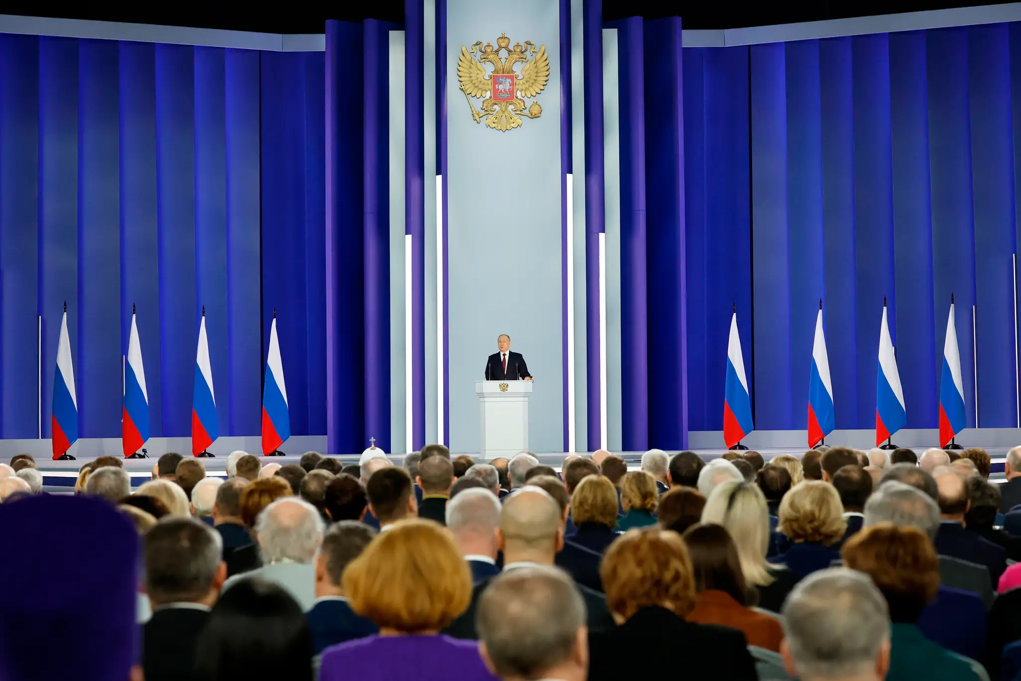 Ruský prezident Vladimir Putin vystupuje s prejavom o stave krajiny pred oboma komorami parlamentu v Moskve.