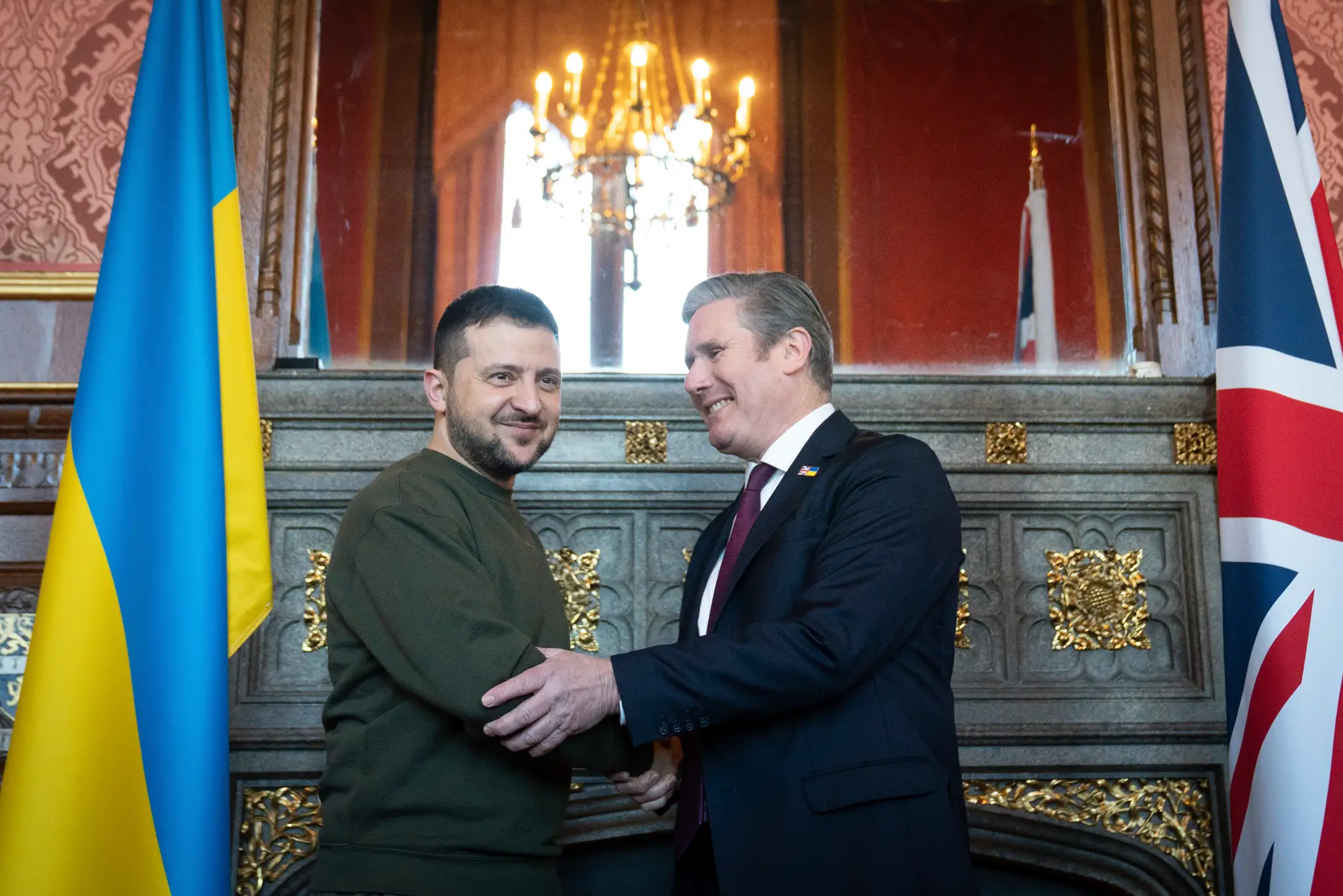 Ukrajinský prezident Volodymyr Zelenskyj a líder britskej opozičnej Labouristickej strany Keir Starmer počas stretnutia v Londýne